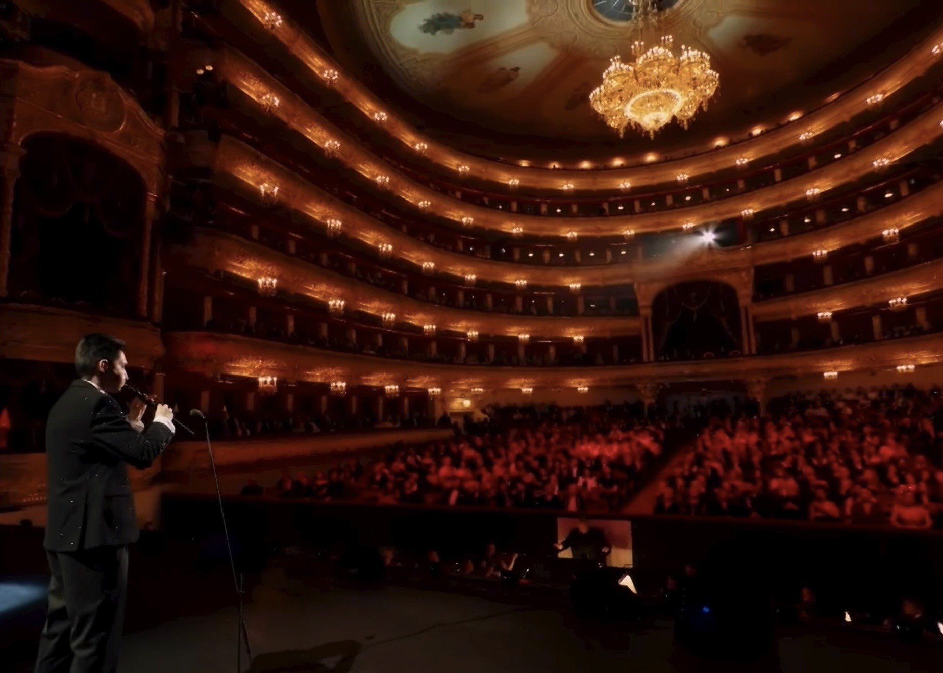     Erik Mirzoyan on stage facing an audience in Bolshoi Theatre 