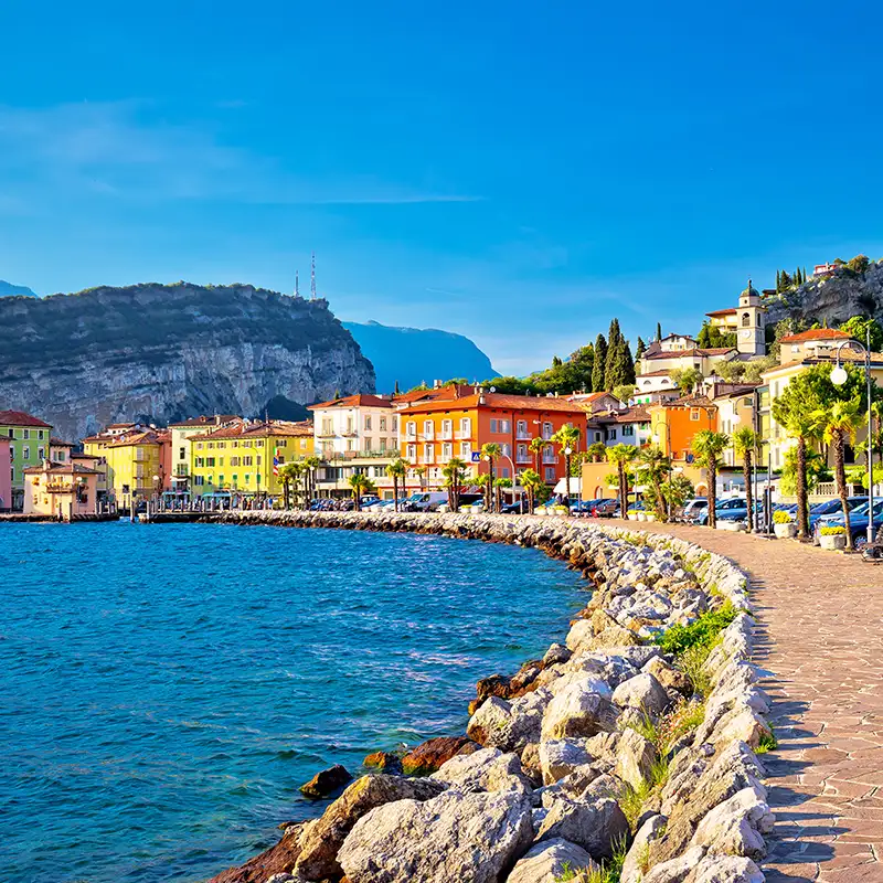 Fargerike Torbole ved Gardasjøen | Expa Travel