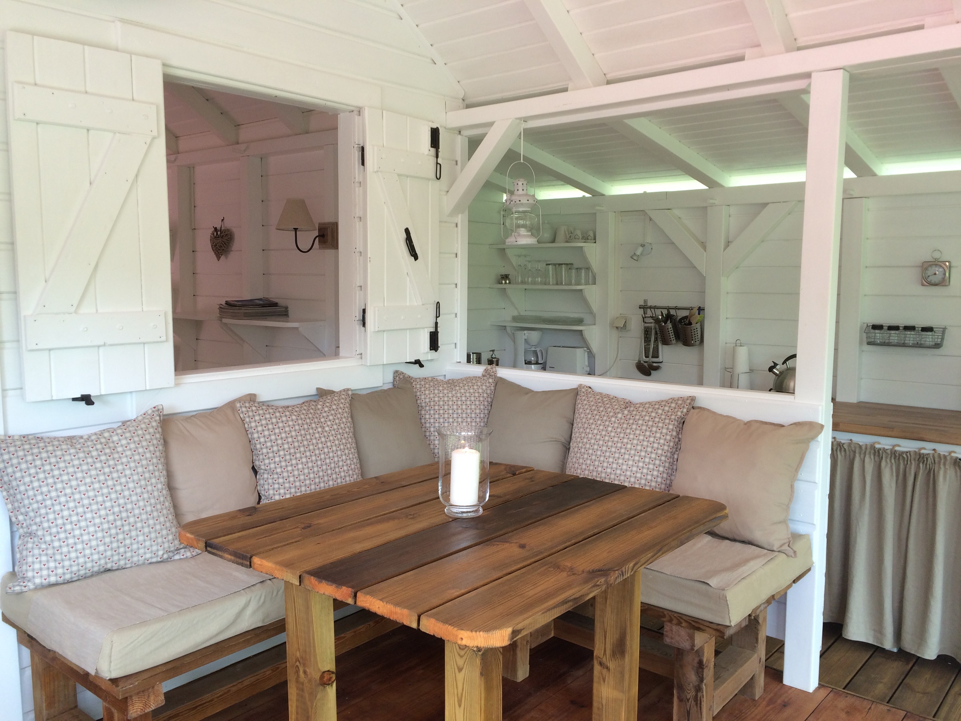 Espace repas avec cuisine dans un lodge exceptionnel en guadeloupe