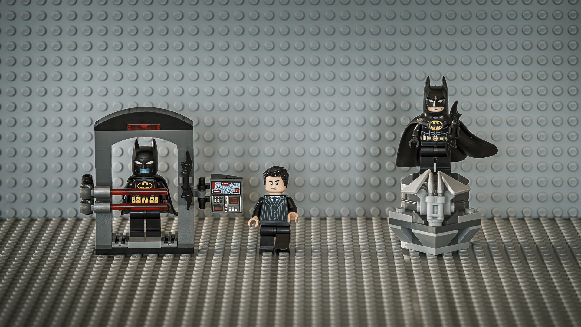 LEGO® Batman figurer med Bruce Wayne og Batcave utstyr 