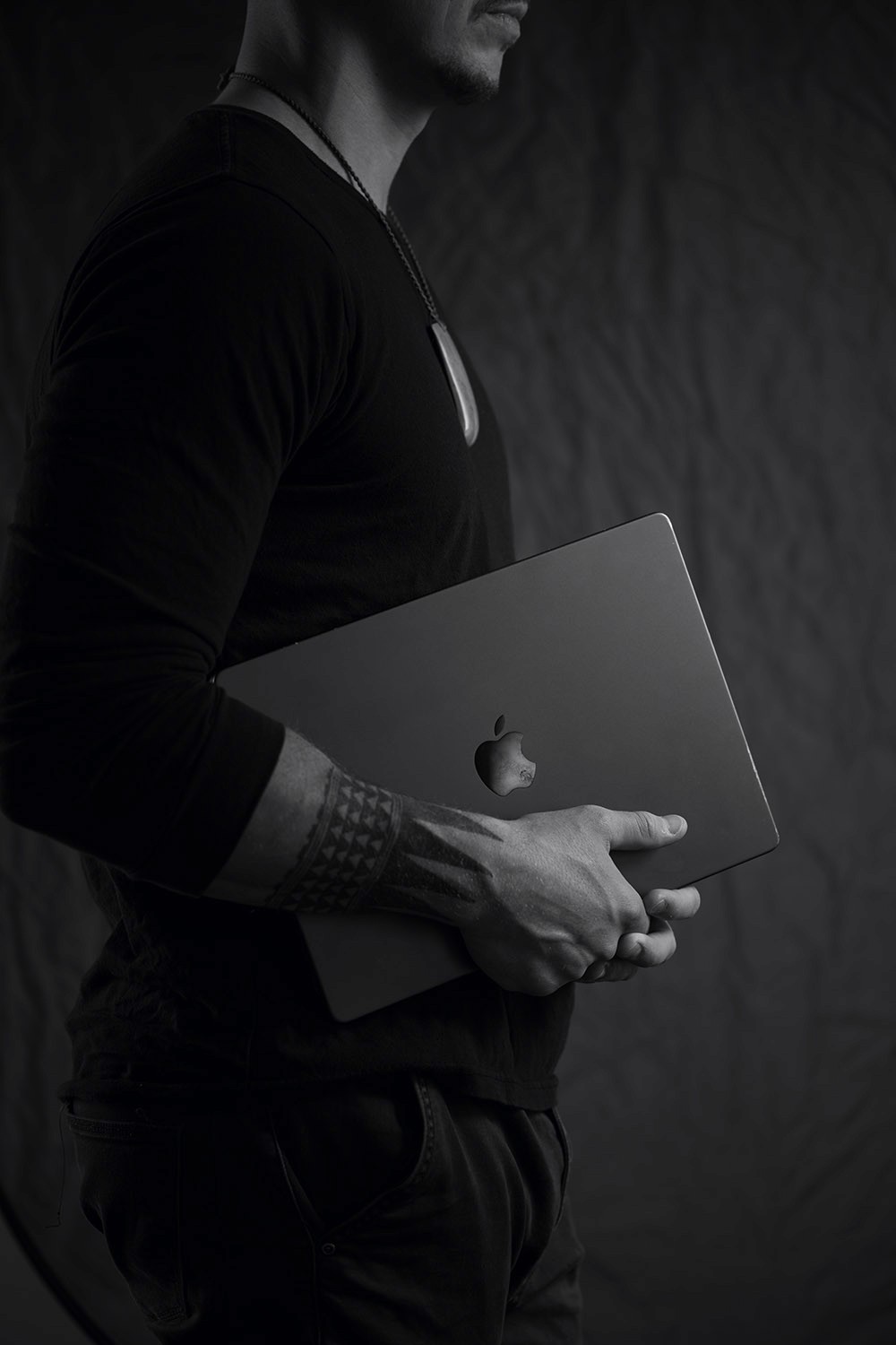 Taides brand photography by Kyttn. Portrait of moving with laptop