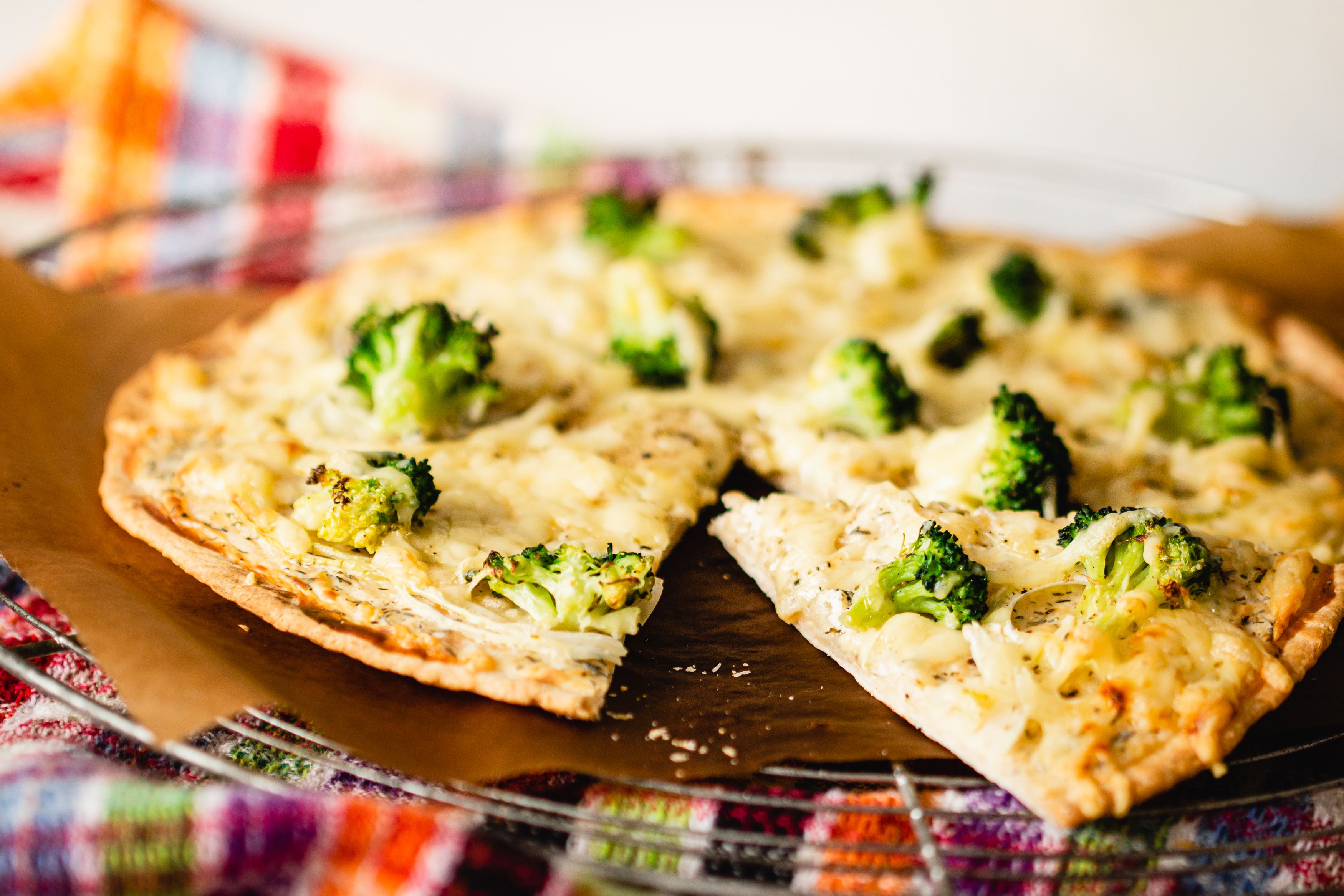 Sausage and Neapolitan broccoli rabe on a white base