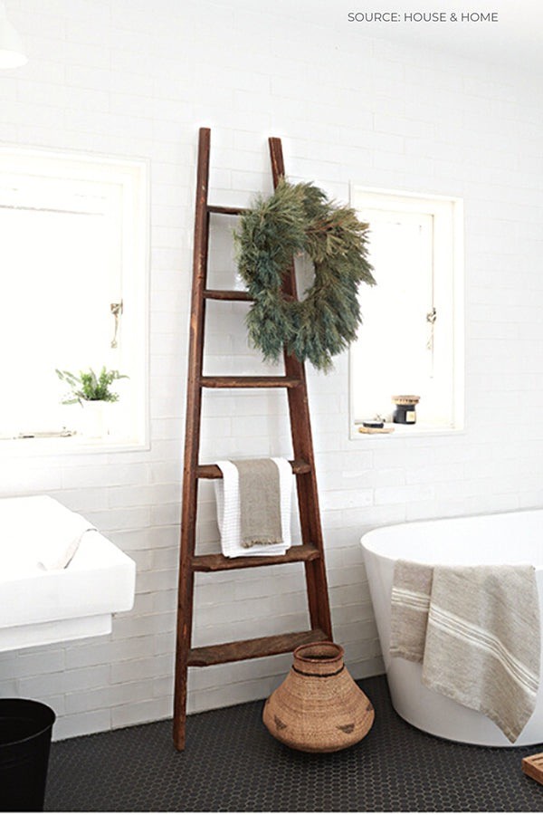 Christmas Wreath Bathroom 2022