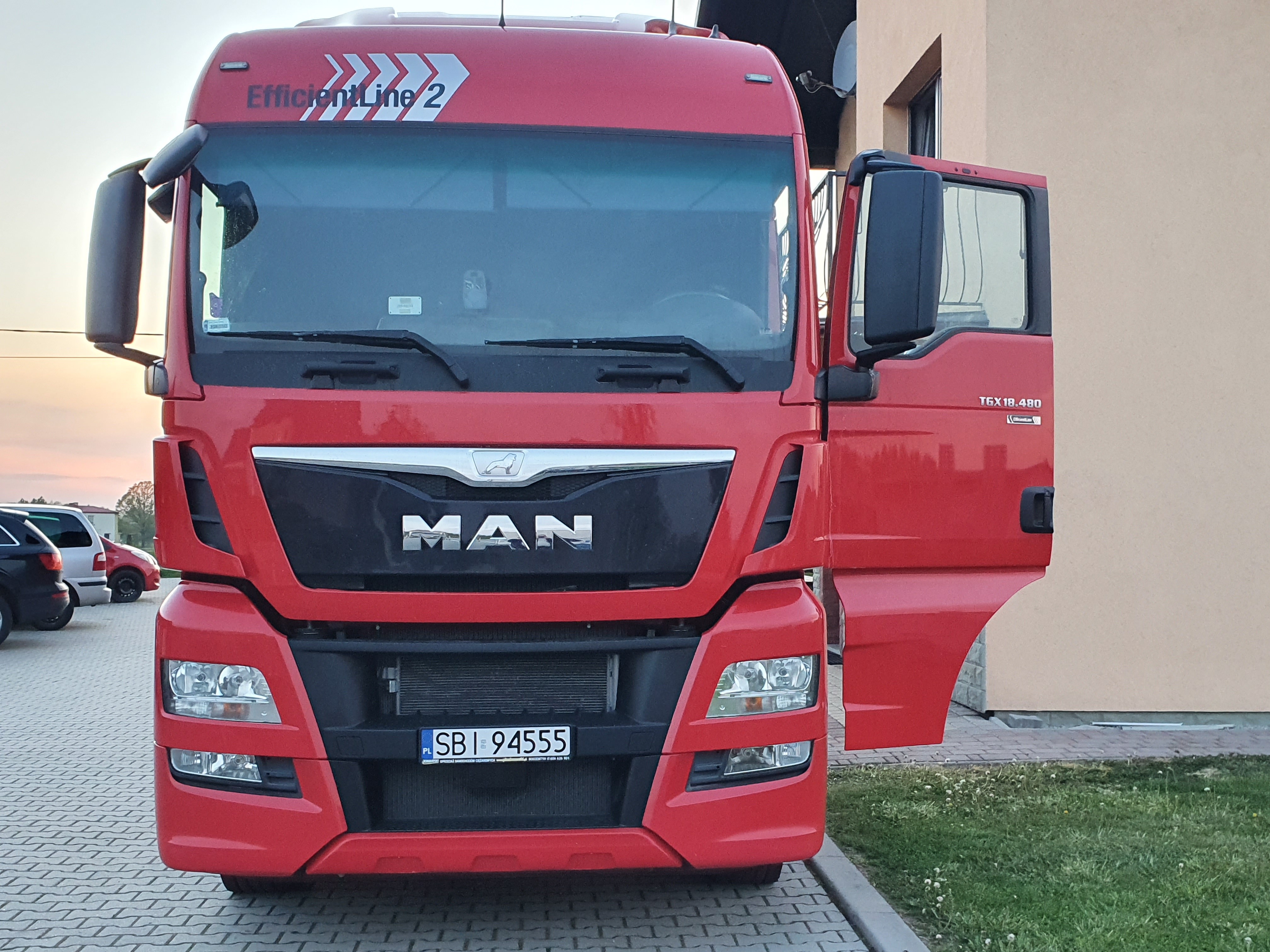 Pojazdy szkoleniowe CKZ Cypcer wykorzystywane do nauki jazdy w trudnych warunkach pogodowych i miejskich.