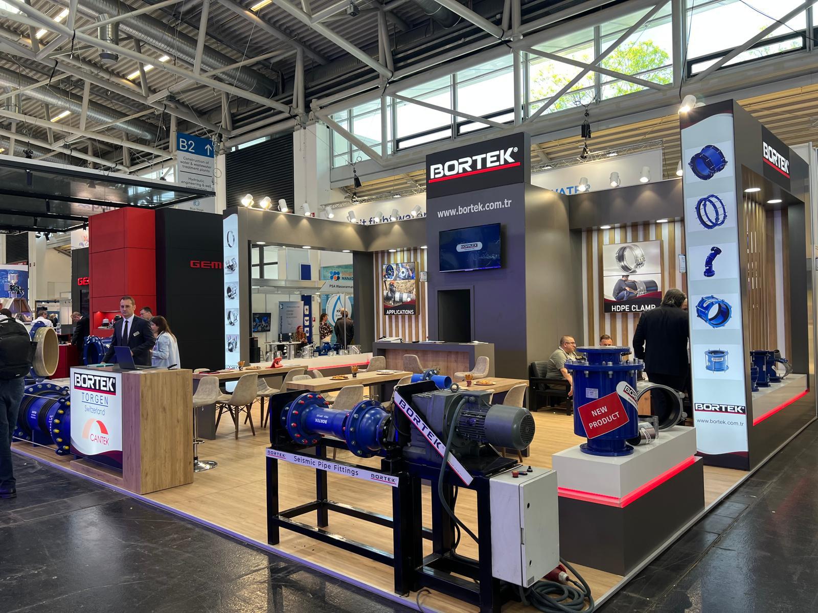 Heavy industrial pipe and fitting products displayed on strong, stable bases at the Bortek stand.