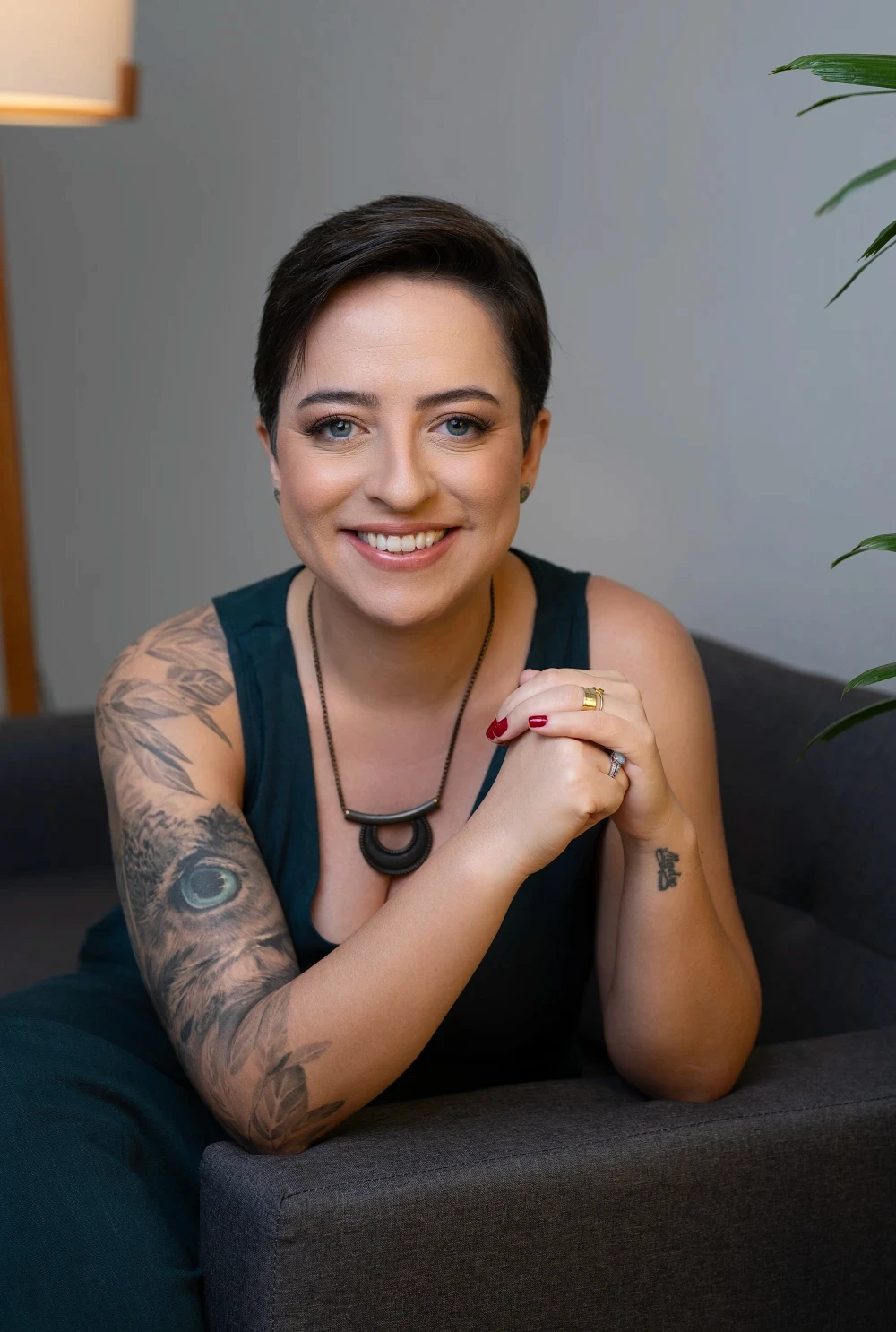 Sou Camila, psicóloga com pós-graduação em Psicologia Positiva e formação em Terapia Cognitivo-Comportamental pelo Hospital Albert Einstein.