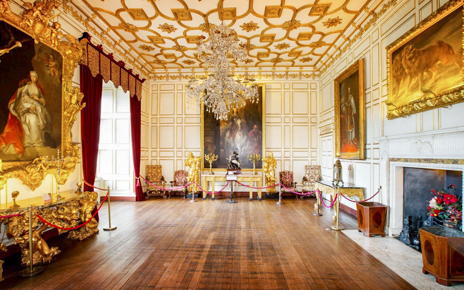 Waterwheel On The Side Of Warwick Castle On The Banks Of The River Avon,  Warwick, Warwickshire, England, UK, Western Europe Stock Photo, Picture and  Royalty Free Image. Image 24738981., image size:1600x1000