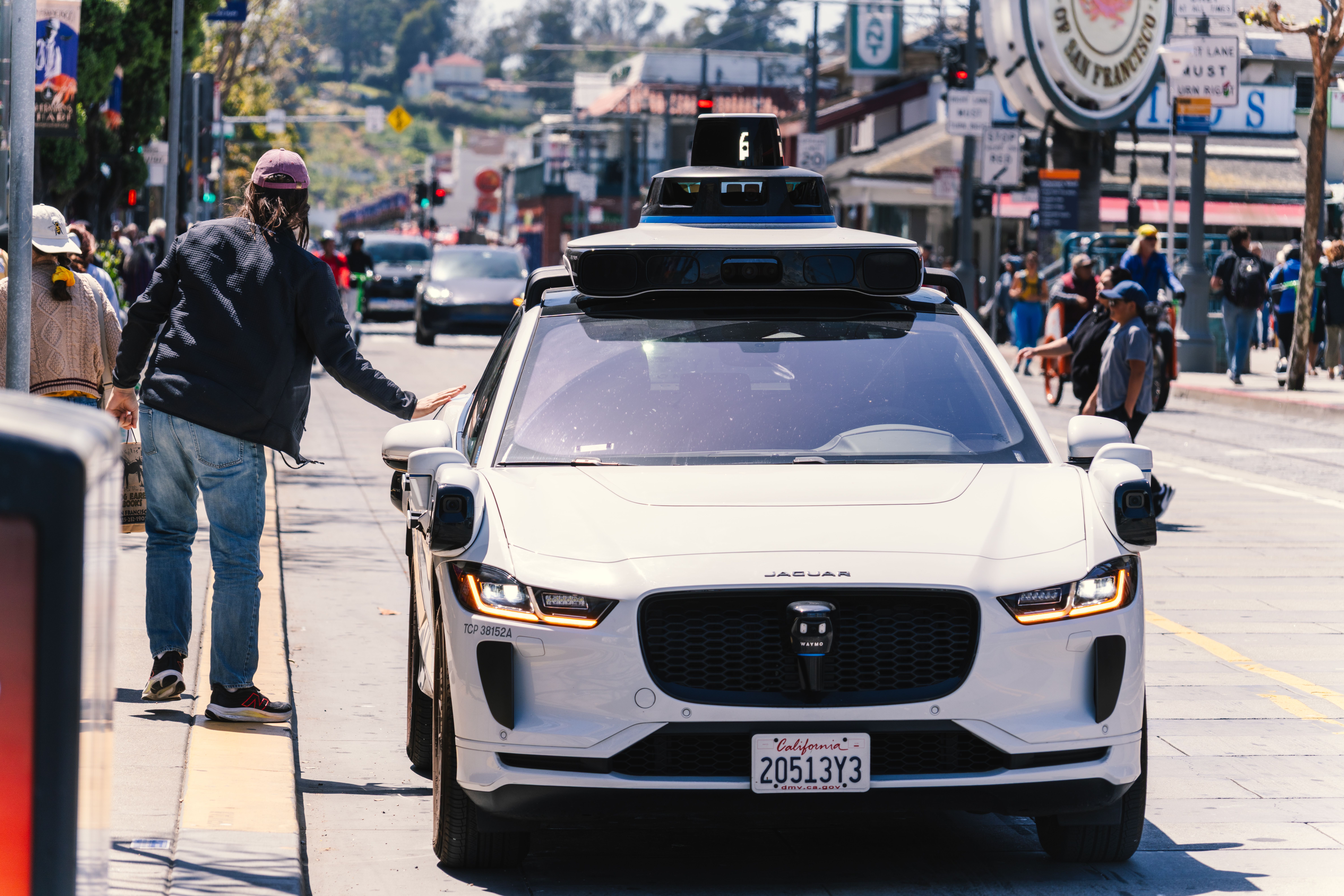 a-self-driving-car-navigates-through-a-bustling-city-street-in-san-francisco,-ca - abhishek-navlakha (pexels)