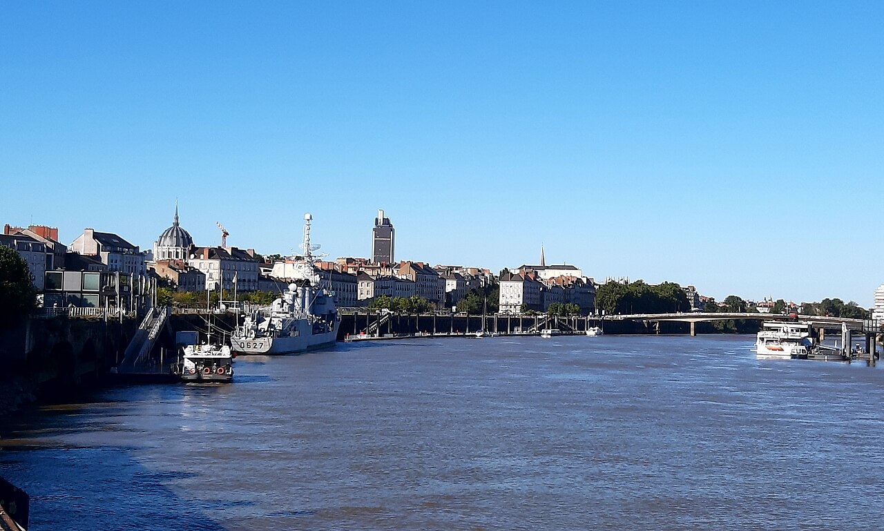 Le quai de la Fosse et la Loire à Nantes.