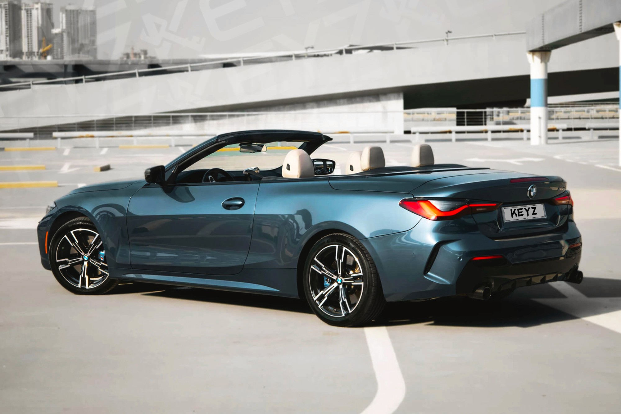 Vue extérieure arrière BMW M440i Cabriolet Bleu – Location Sportive à Dubaï | Keyz Rent