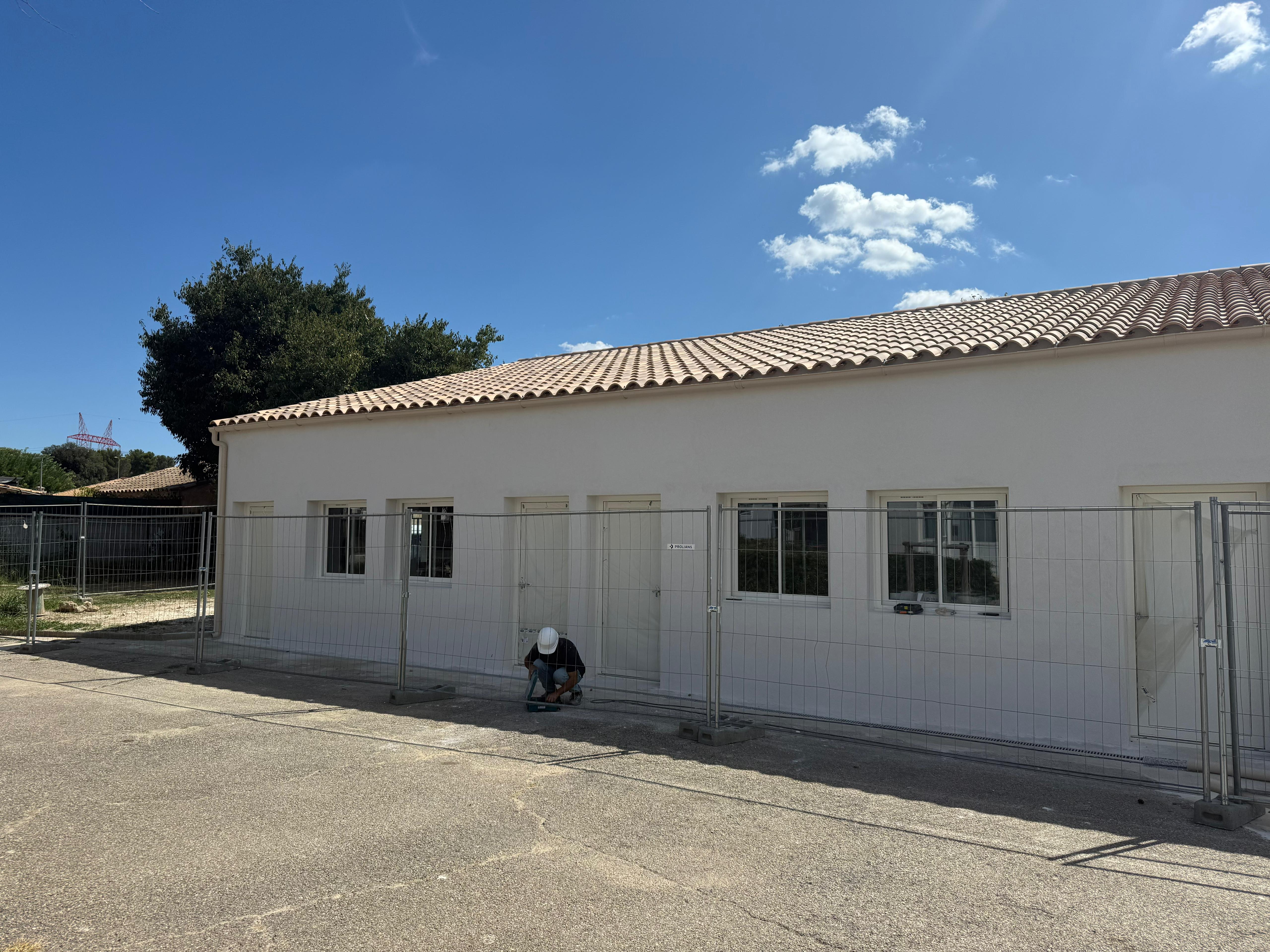 Coach explaining stuff to an athlete