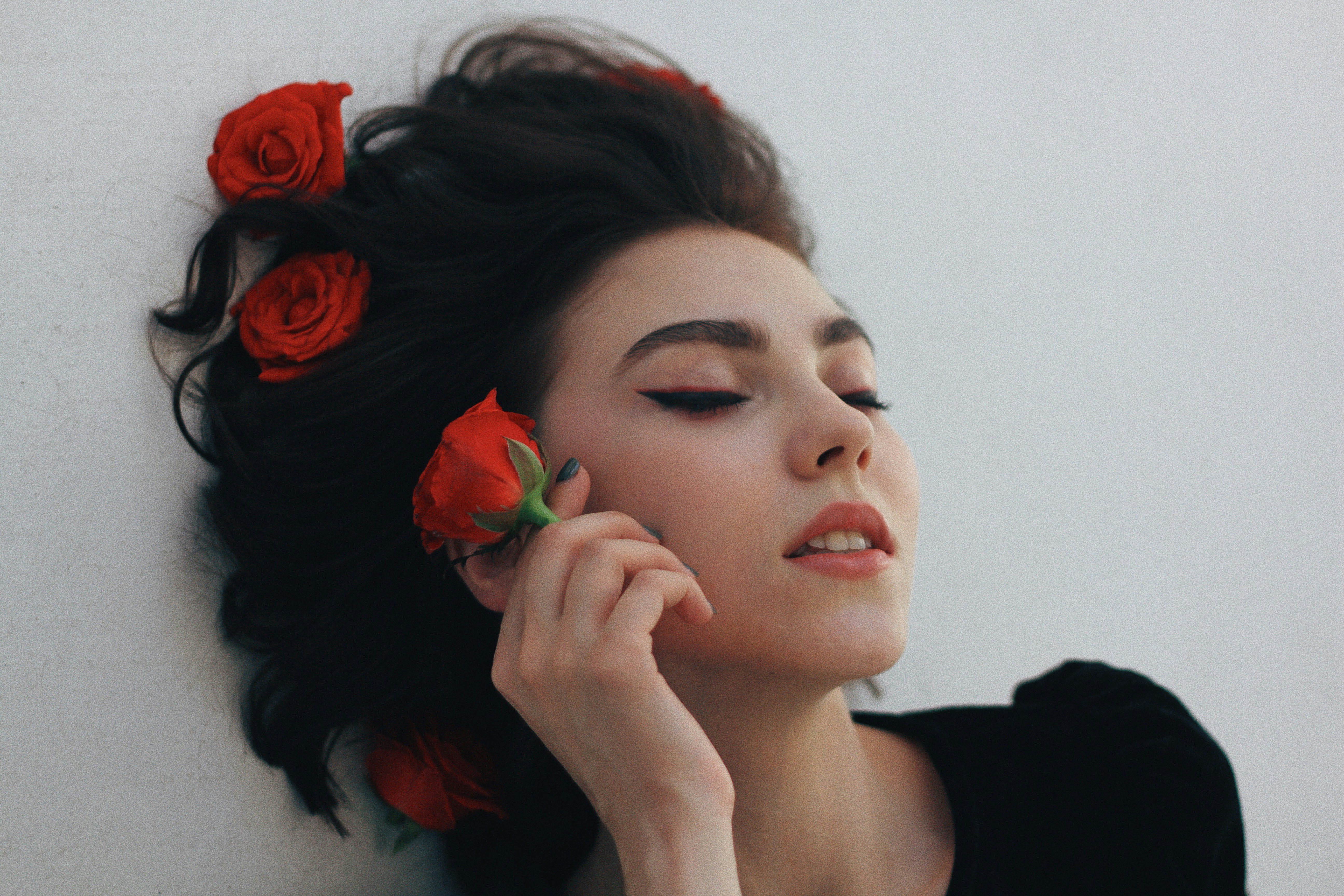 woman with roses in her hair - How To Make Yourself Pretty