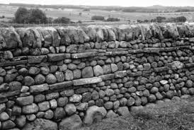 Trockenmauerkunstwerk Trockensteinmauer von Sean Adcock