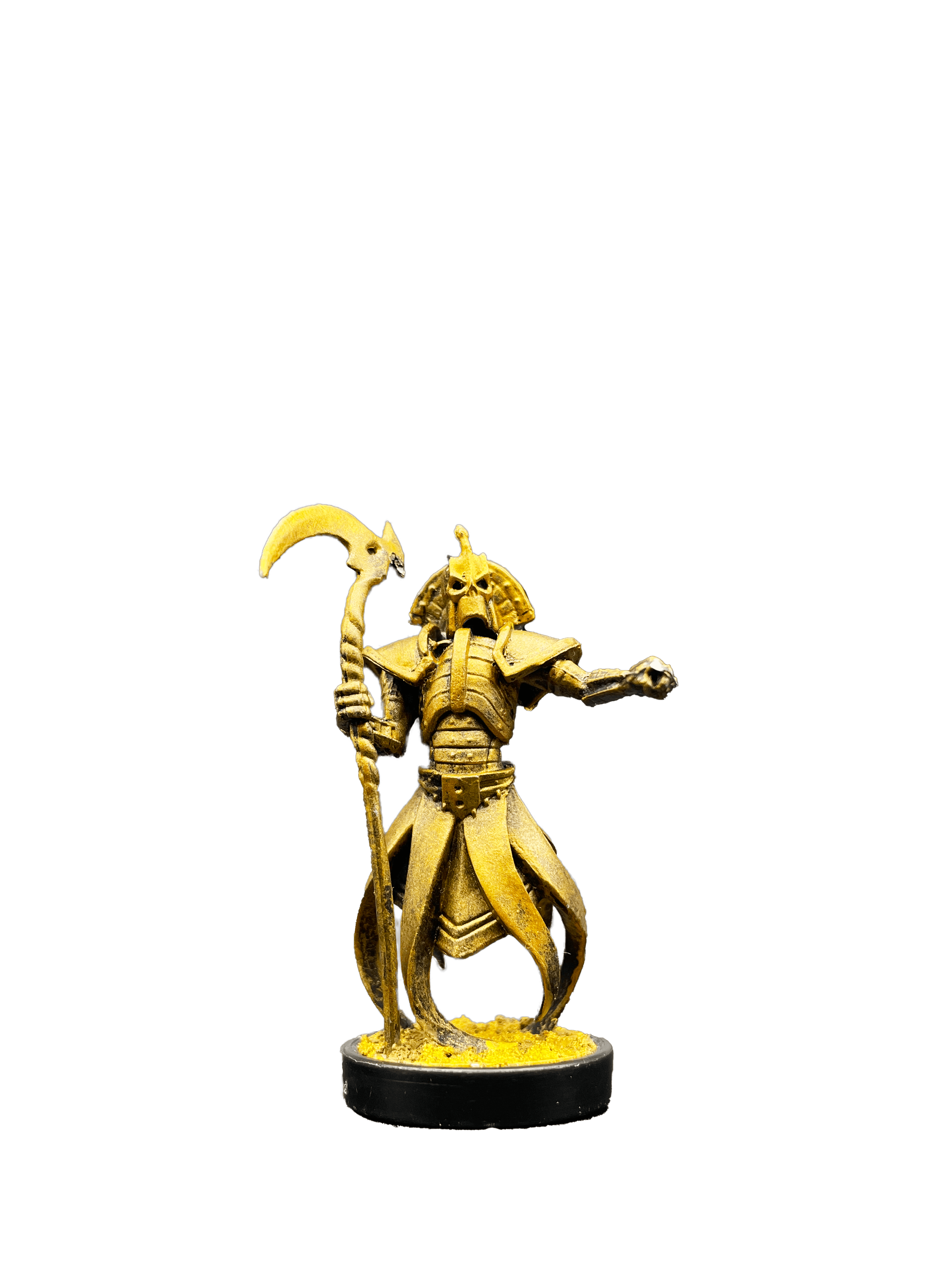 Figurka pána Karaku ze hry Karak, zlatá postava s helmou a sekerou, detailní malba