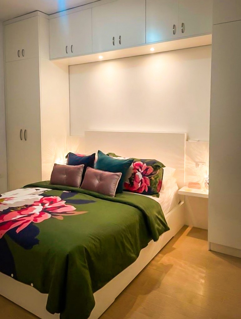 black and white wooden table and chairs