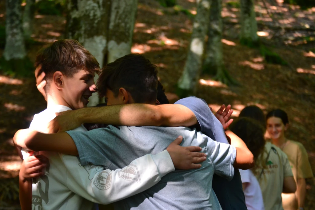 Andrea Modesti, istruttore di survival e bushcraft, esperto in campi avventura per ragazzi e corsi di sopravvivenza outdoor