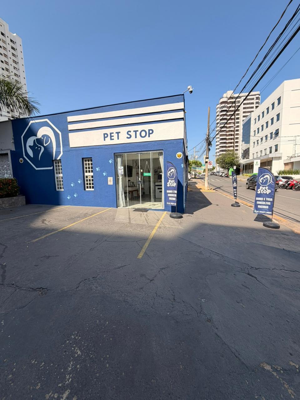 Fachada da PetStop na Av. Senador Filinto Müller em Cuiabá