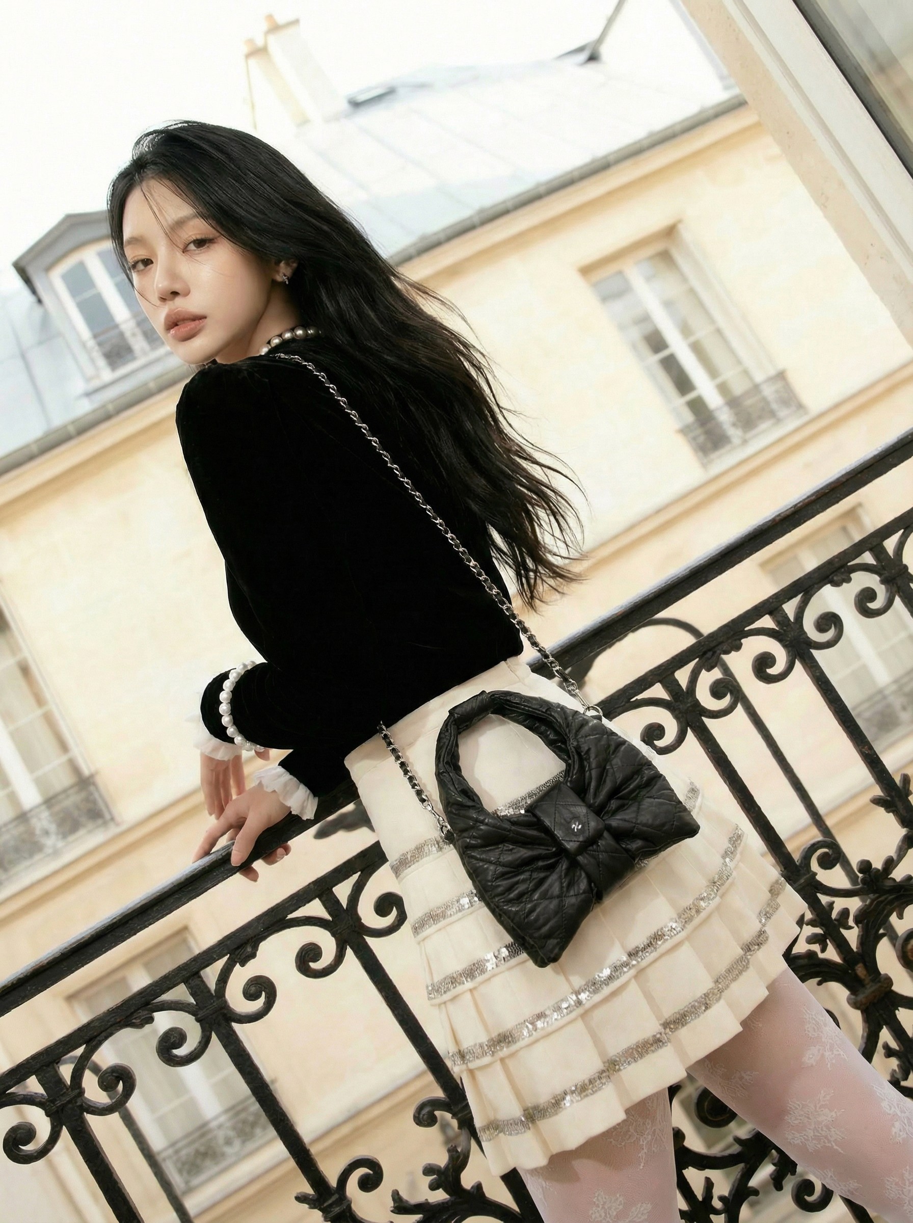 Black and white wave