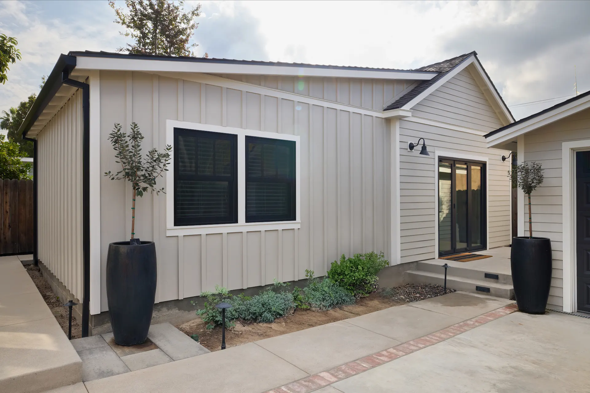 Full wide view of the ADU Orange exterior, showcasing its Craftsman style that harmonizes with the historical neighborhood--capturing the essence of the area's architectural heritage. Photo by Todd Huge.