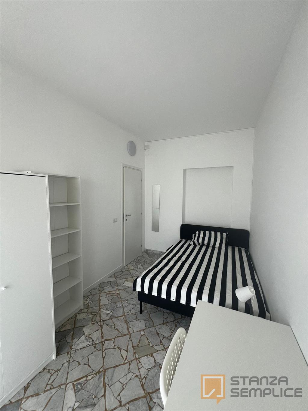 13 sqm room in Via Davanzati, Bari