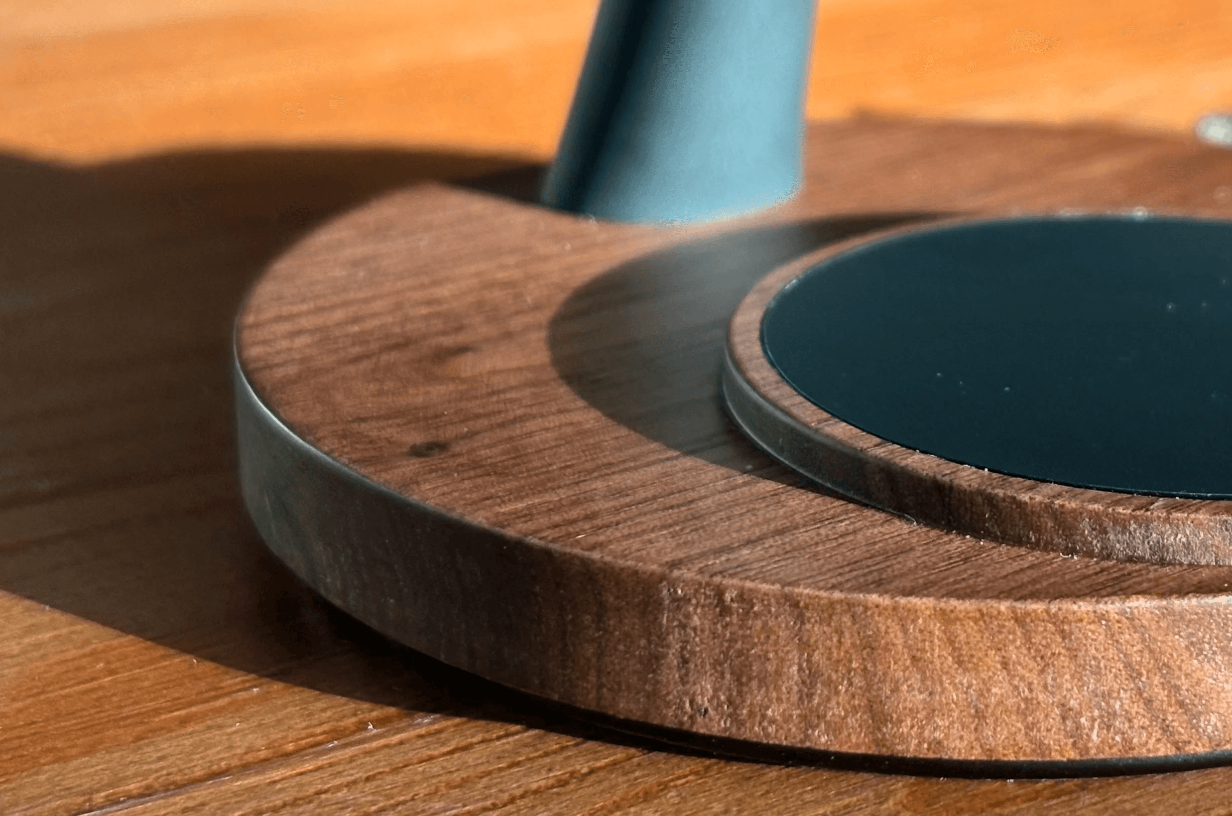 FTNTWC02 ZenStand Wireless Charger Wooden base