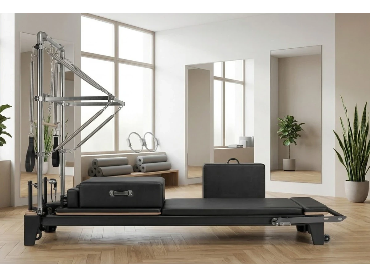 Pilates Reformer Demi-Tour Advanced Pro — Aluminium, reformer avec demi-tour en aluminium dans un studio de Pilates professionnel