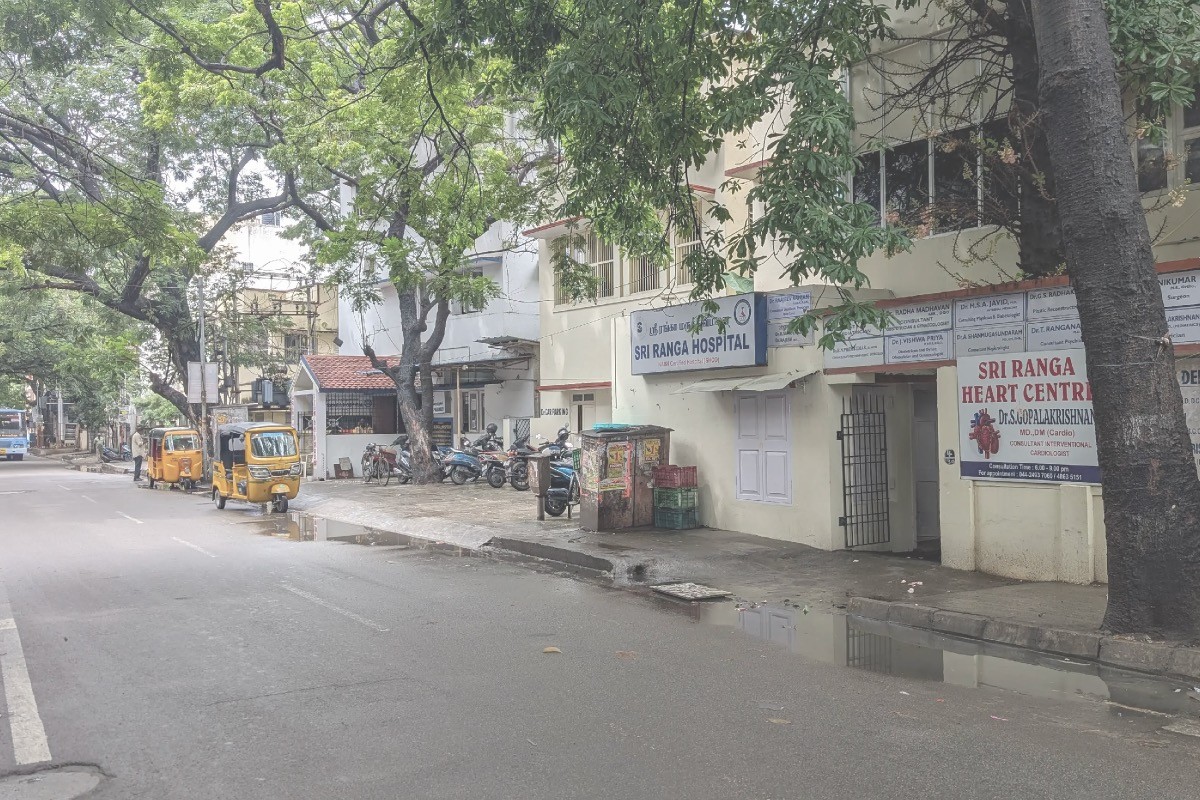 This is street view of Sri Ranga hospital from St. Mary's Road in Mandaveli towards mylapore