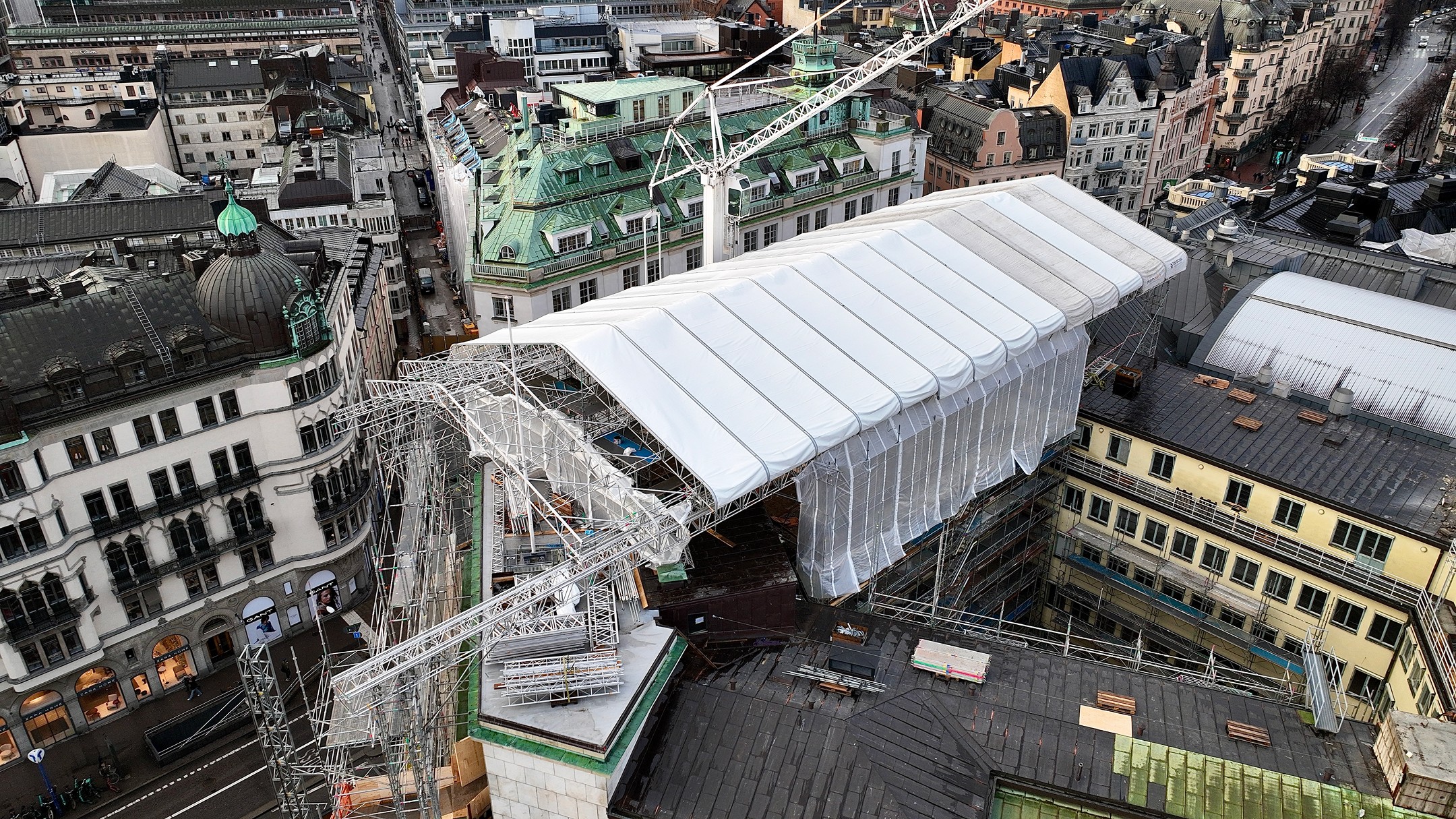 Byggnadsställning i Stureplan