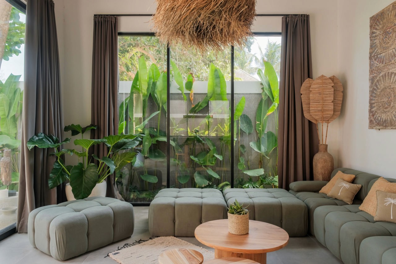 4-bedroom villa with rice field views in Kedungu