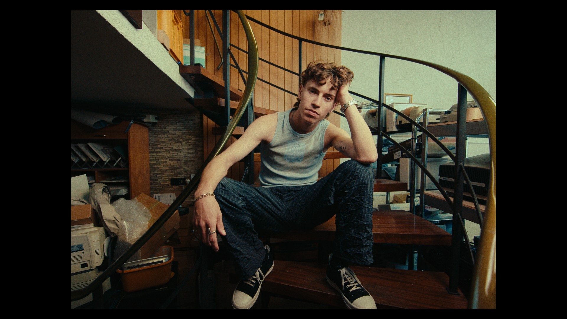 Emil Laas mit den Klamotten von Biscotto Club