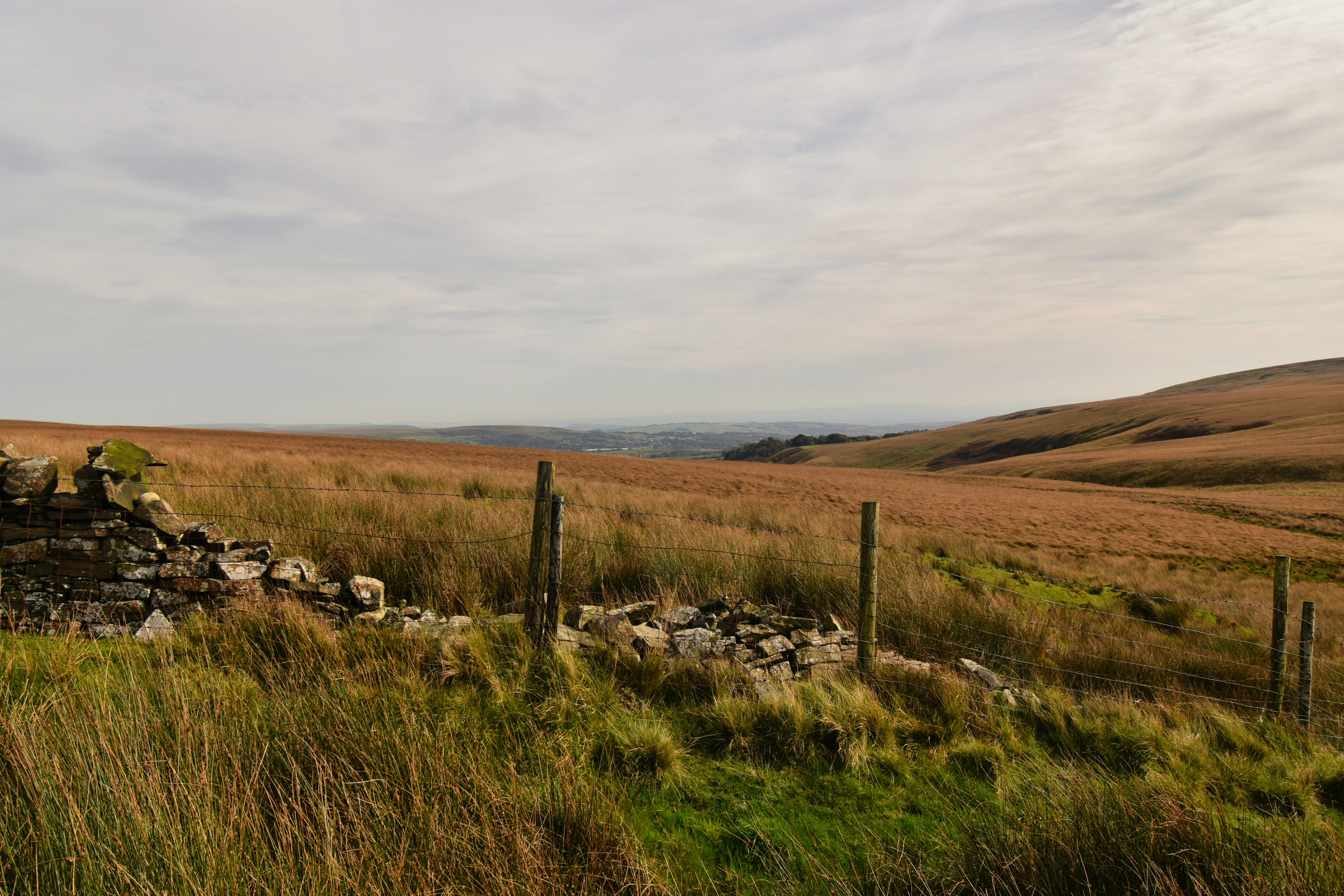 Durch Zaun ersetzte Trockenmauer, Winter Hill, Bolton, England (Photo: Andrew Hall)