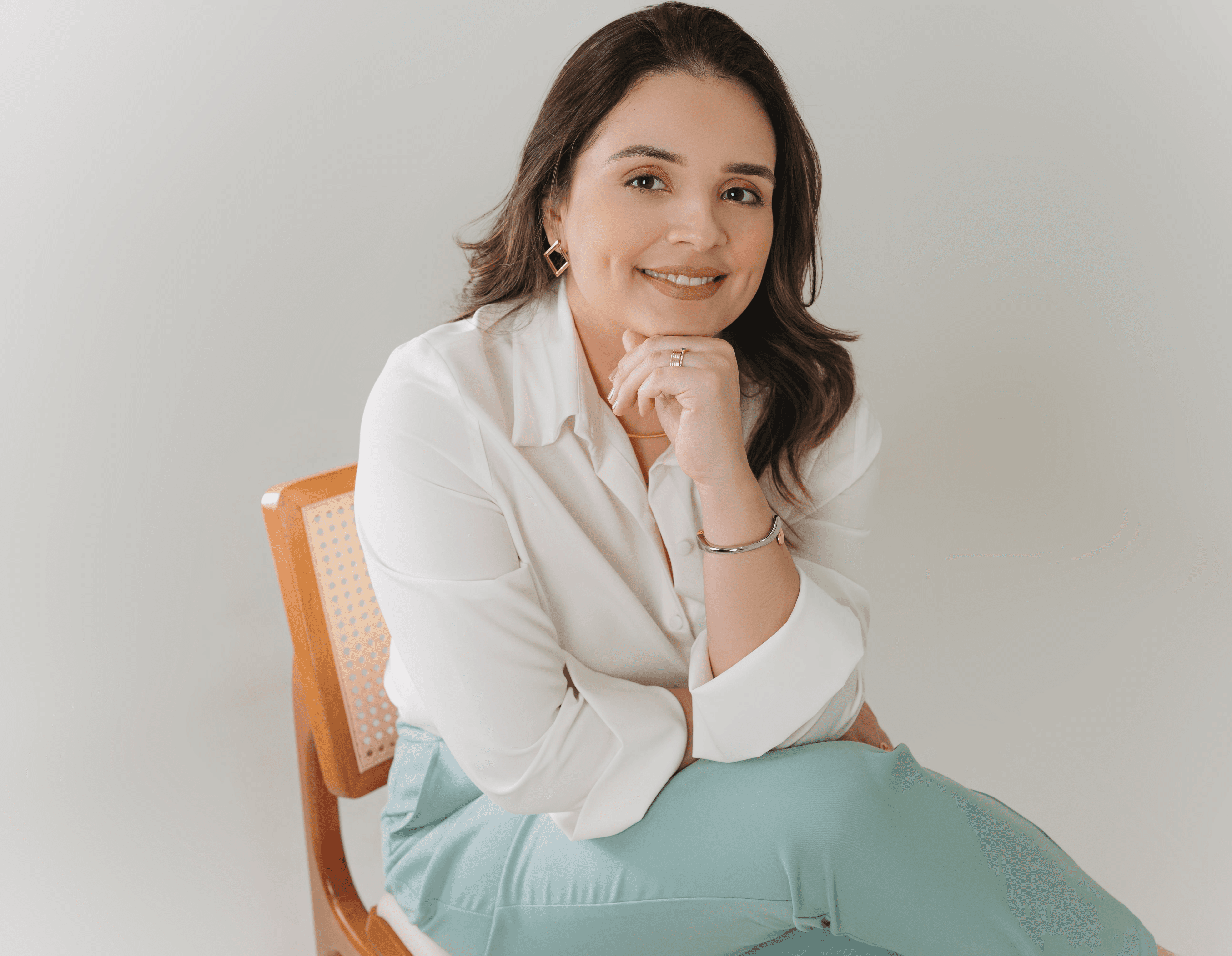 Dra. Viviane Batista, médica cardiologista em Goiânia (Setor Marista), especialista em longevidade e atendimento Unimed.