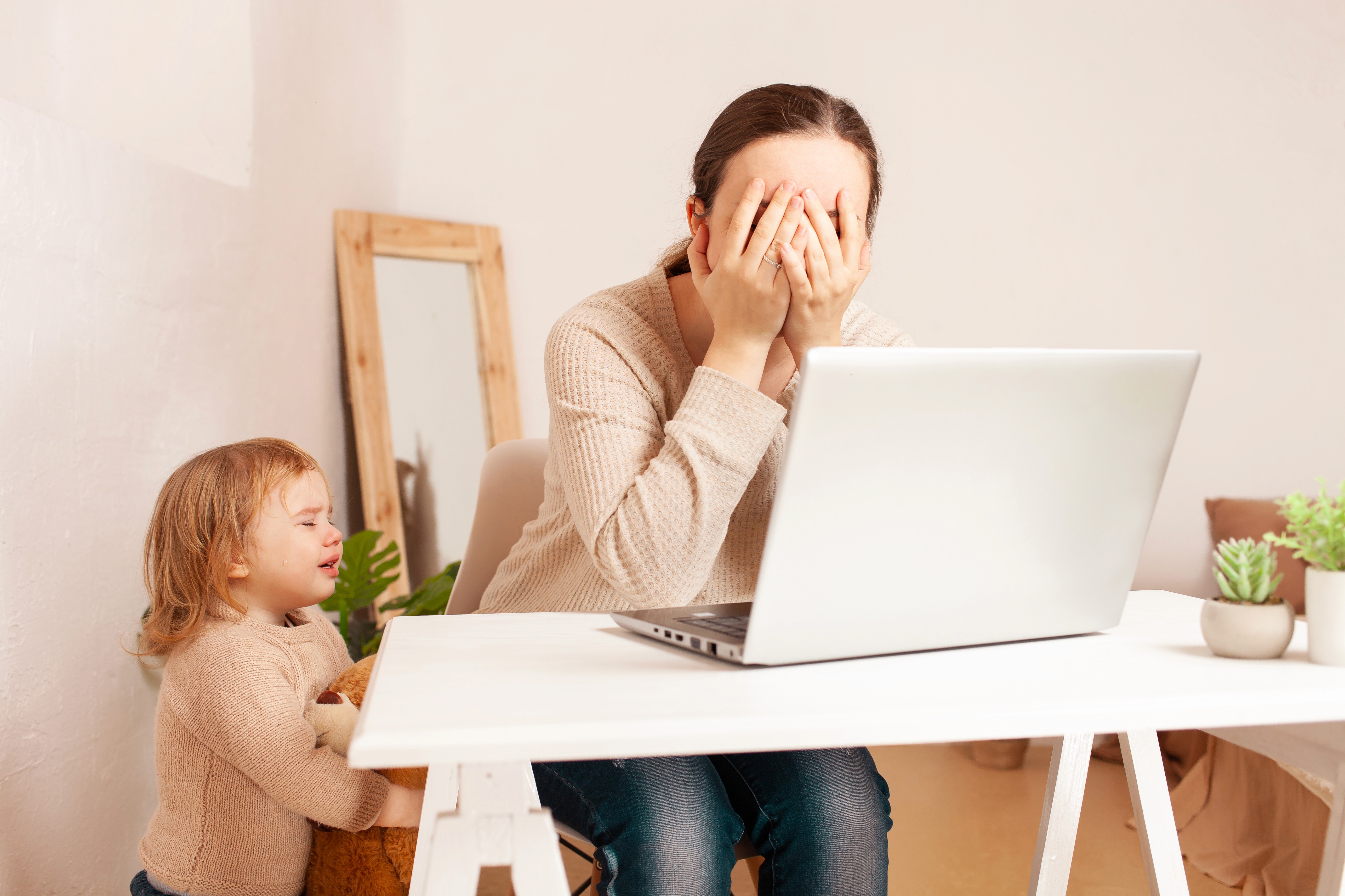 überofrderte Mama mit Kind