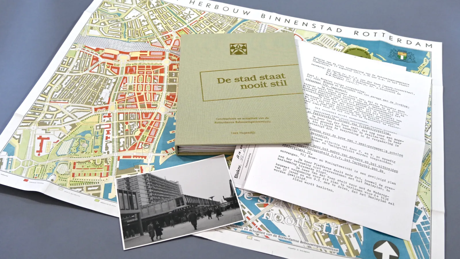 De stad staat nooit stil. Jubileumboek 80 jaar bebouwingscomissie gemeente Rotterdam