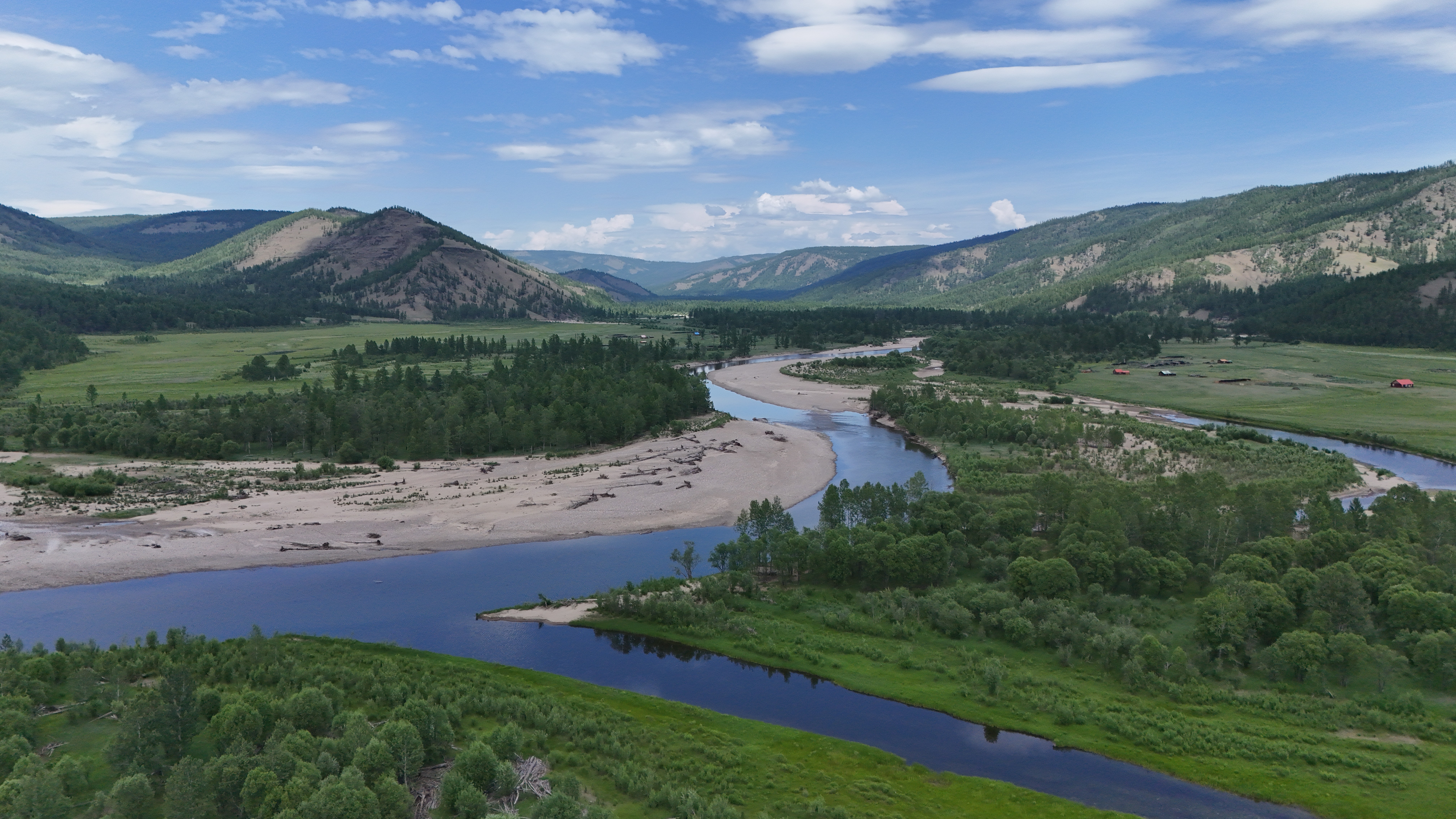 알타이 산맥의 오프로드 차량