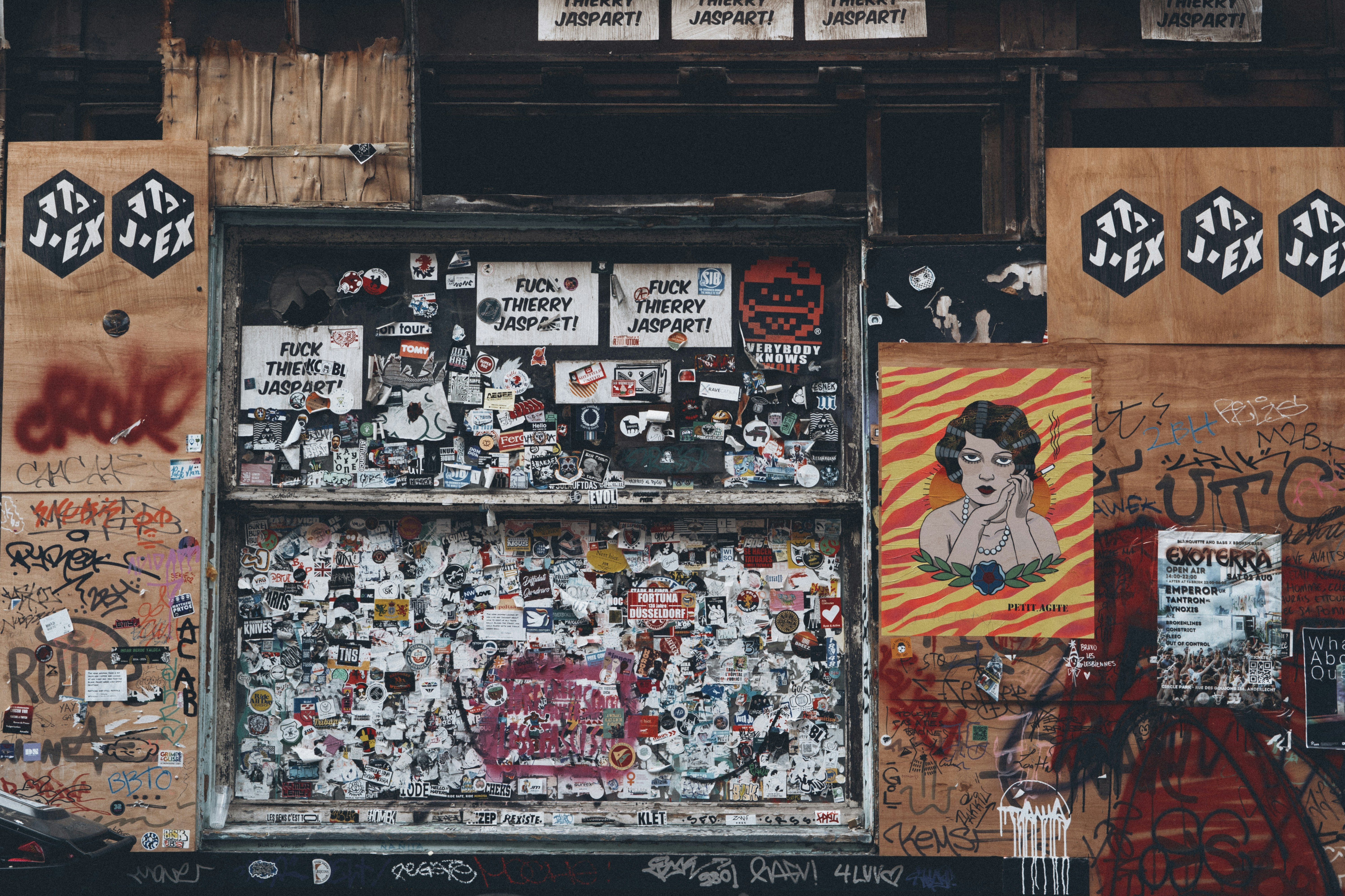 Από το punk στο hyperpop: οι ήχοι της αντίδρασης σε κάθε γενιά