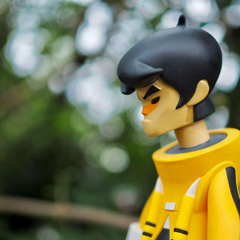 Dragon King by KanoKid. Inspired by Bruce Lee this figure wears the iconic yellow outfit.