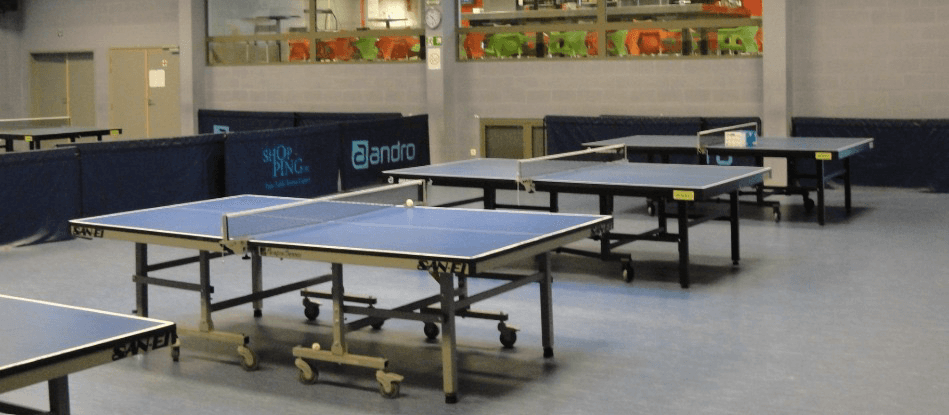 Tafeltennisinfrastructuur in Luik voor sportieve bedrijfsevents en teamdagen van Ping Connect