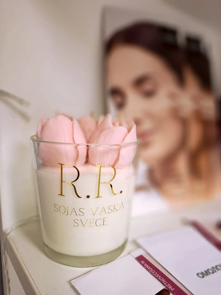 Dekoratīva svece kosmetoloģijas kabinetā
