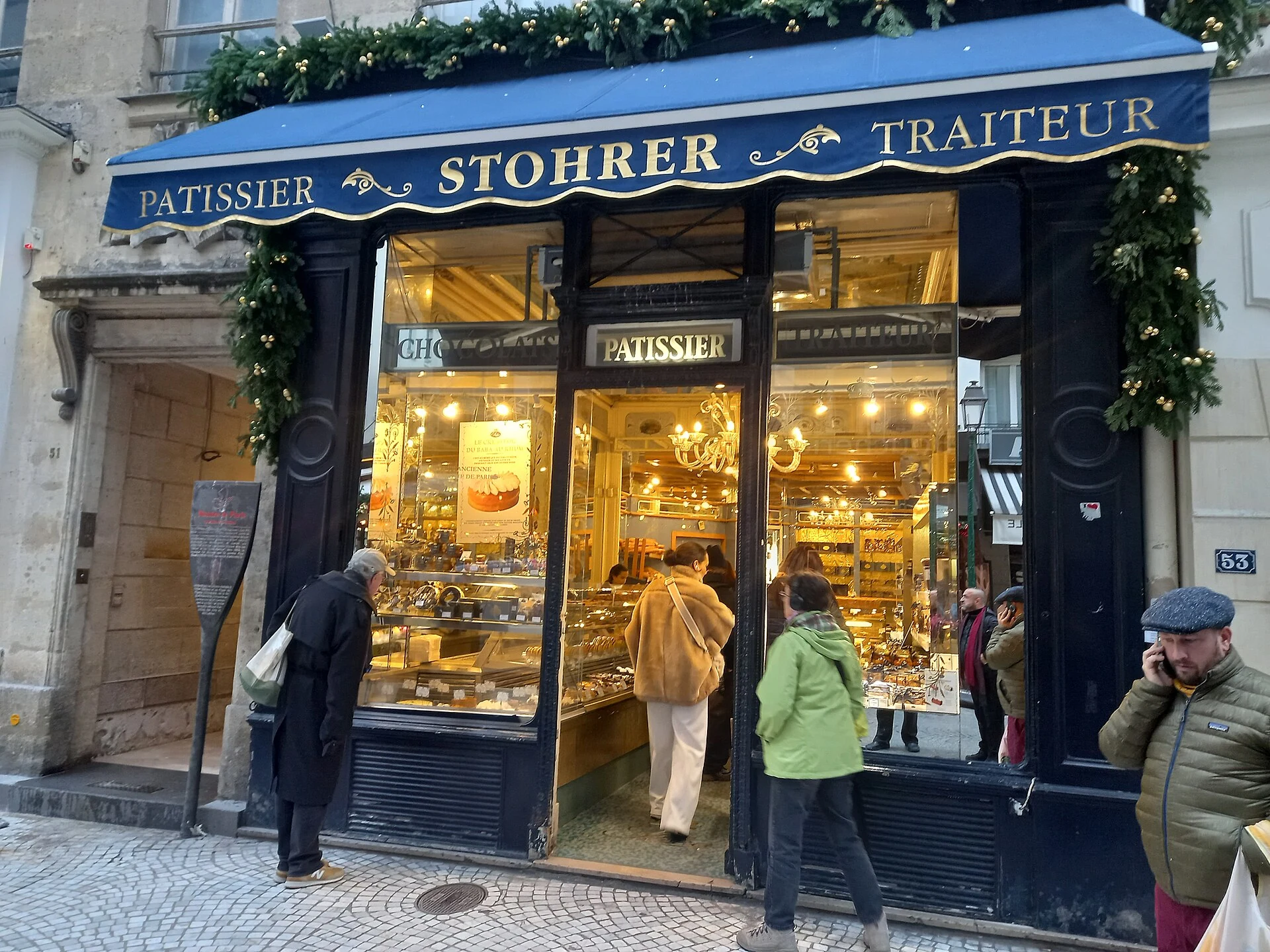Stohrer, rue Montorgueil, photographié en décembre 2025.