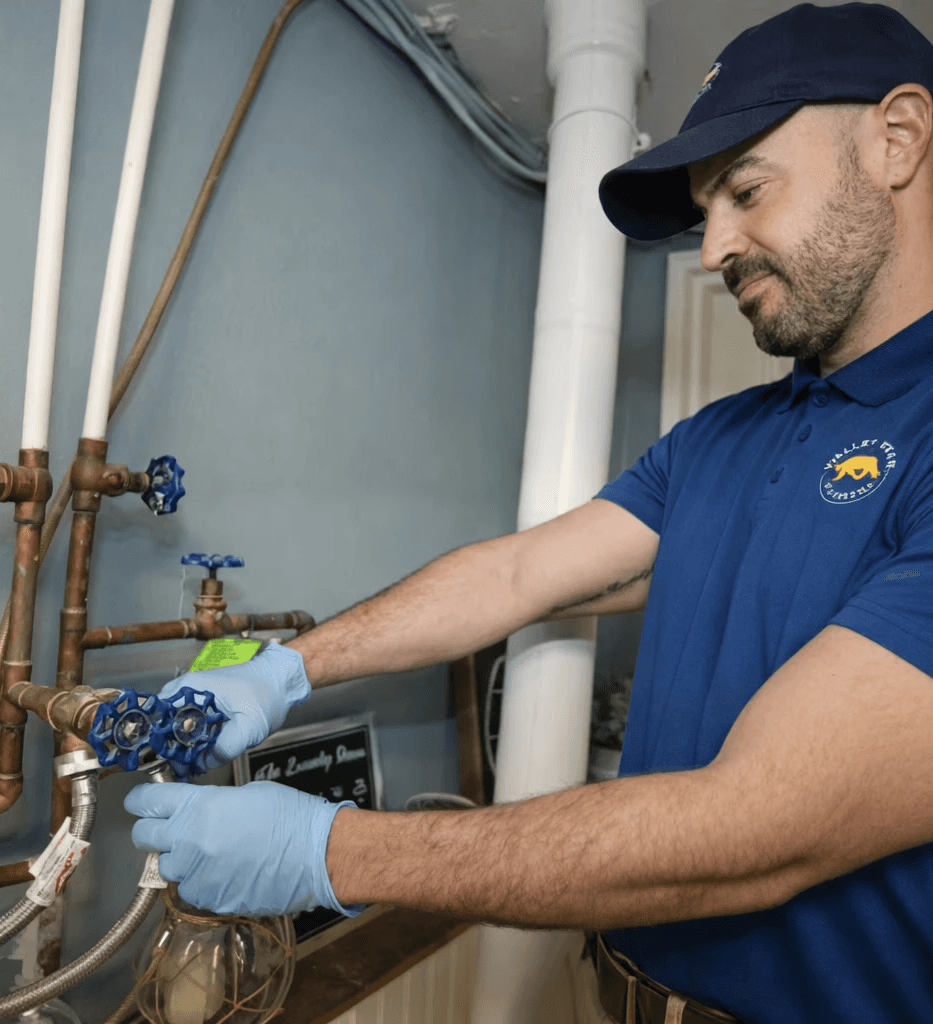 Licensed plumber in Fresno providing residential plumbing service.