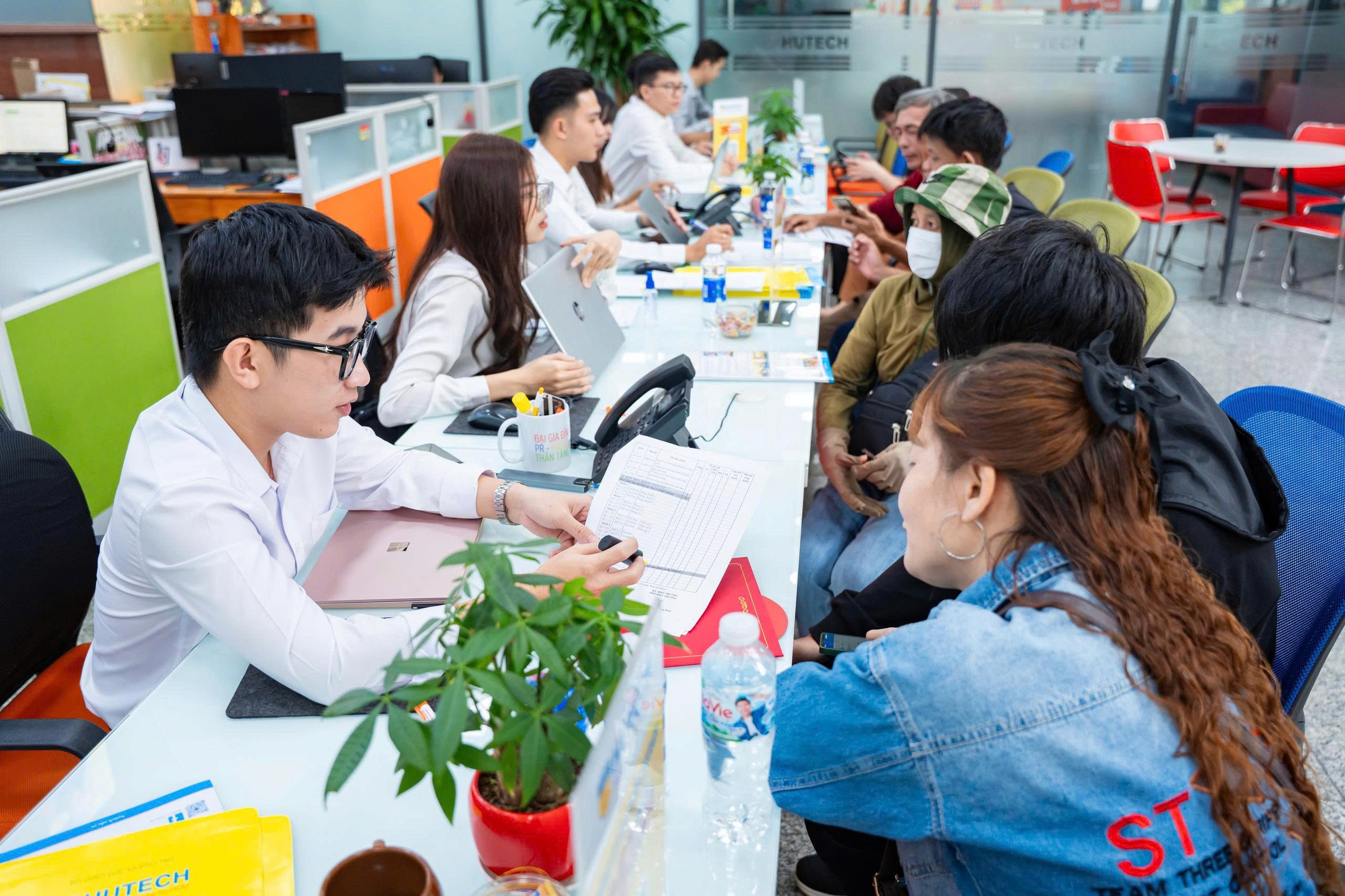 Đăng ký học bổng tuyển sinh của HUTECH như thế nào? 117