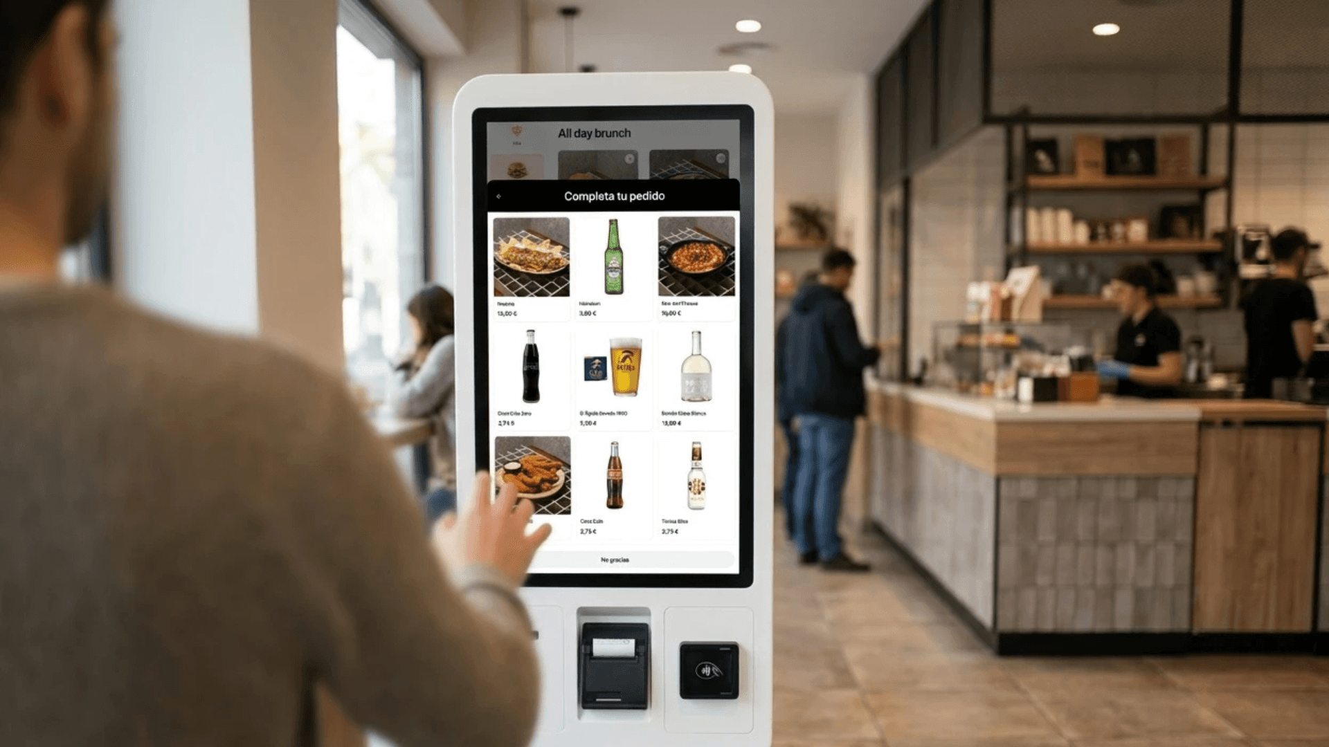 Pantalla del kiosco sugiriendo una bebida con venta cruzada