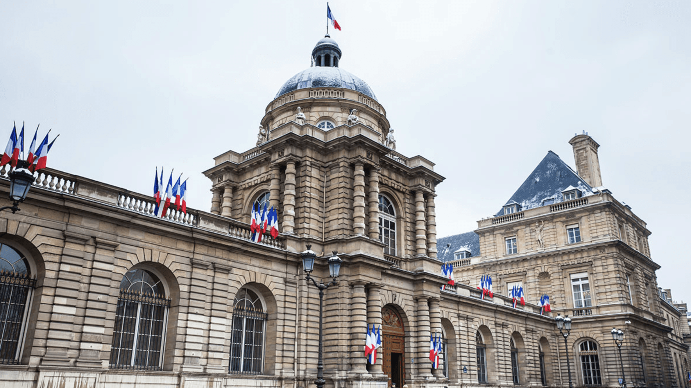 Vote au Sénat de la loi sur l'imposition sur le passeport français