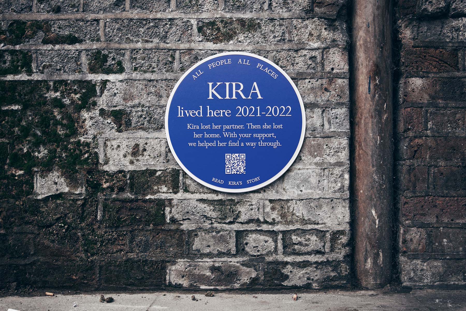 Blue plaque attached to a brick wall that say's Kira lived here