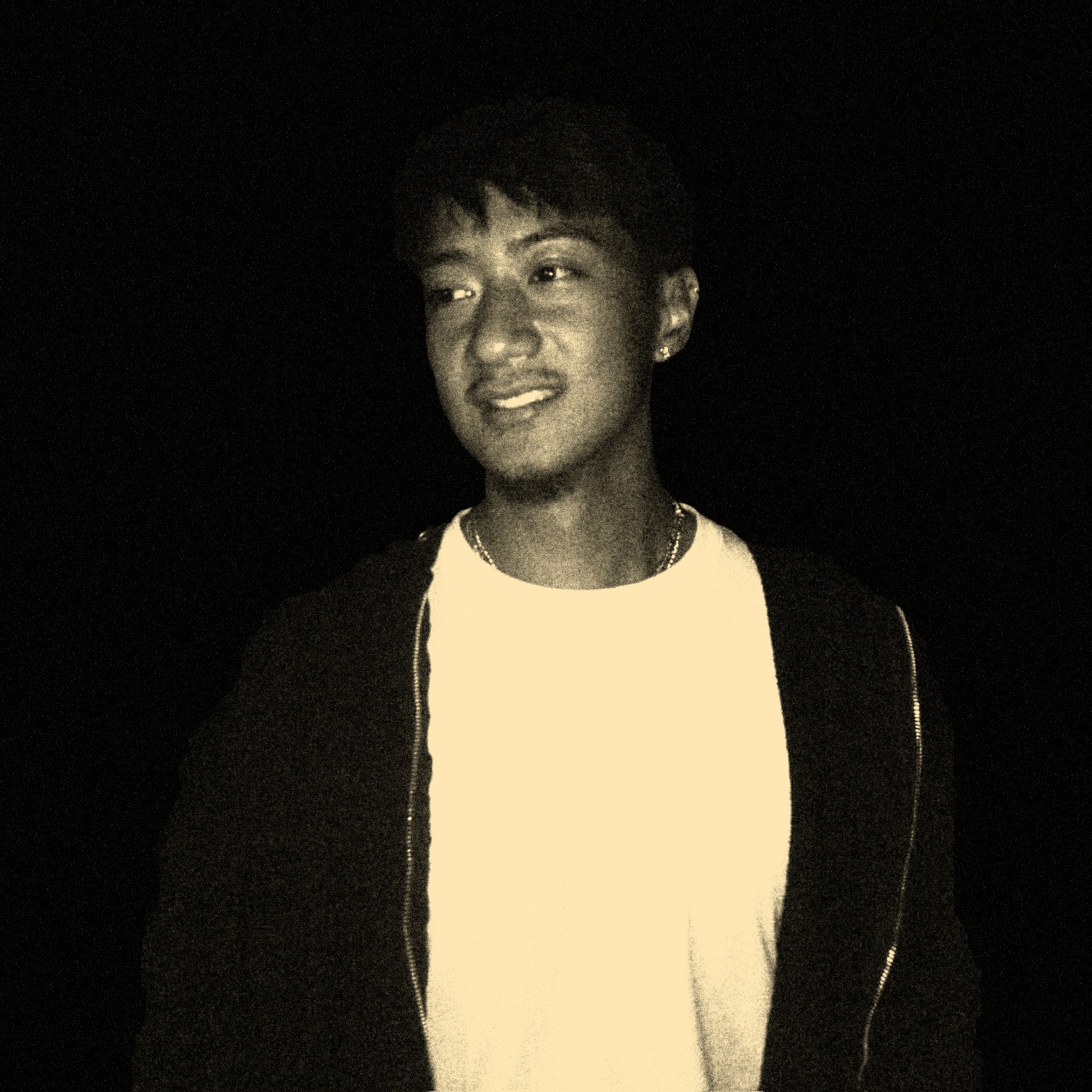 Max Rafael, known as MaxFlames, is an American record producer from Philadelphia and a member of the Neila World collective. He’s shaping the new underground with credits for Ken Carson, Destroy Lonely, Lil Uzi Vert, Dom Corleo, Matt Ox, Swae Lee, FBG Goat, and more.