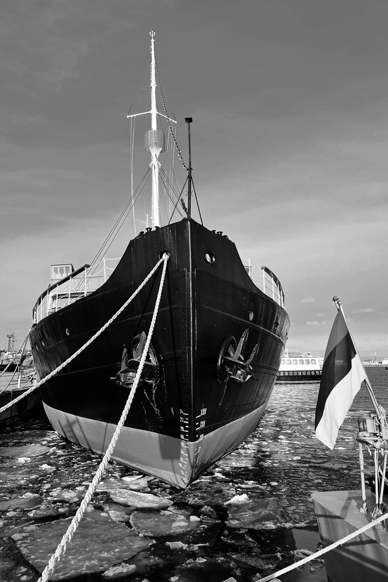 Discover Tallinn with private charter flights - Estonian capital nightlife