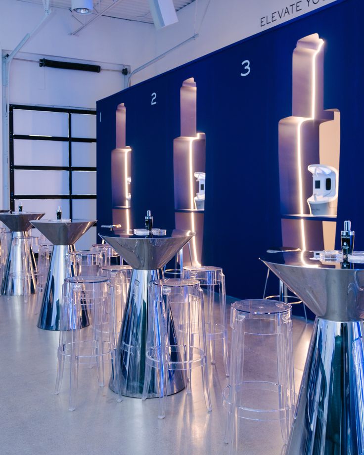 品牌亮相發佈 Brand Reveal Event 高質感舞台 corporate brand reveal event with dramatic lighting and logo