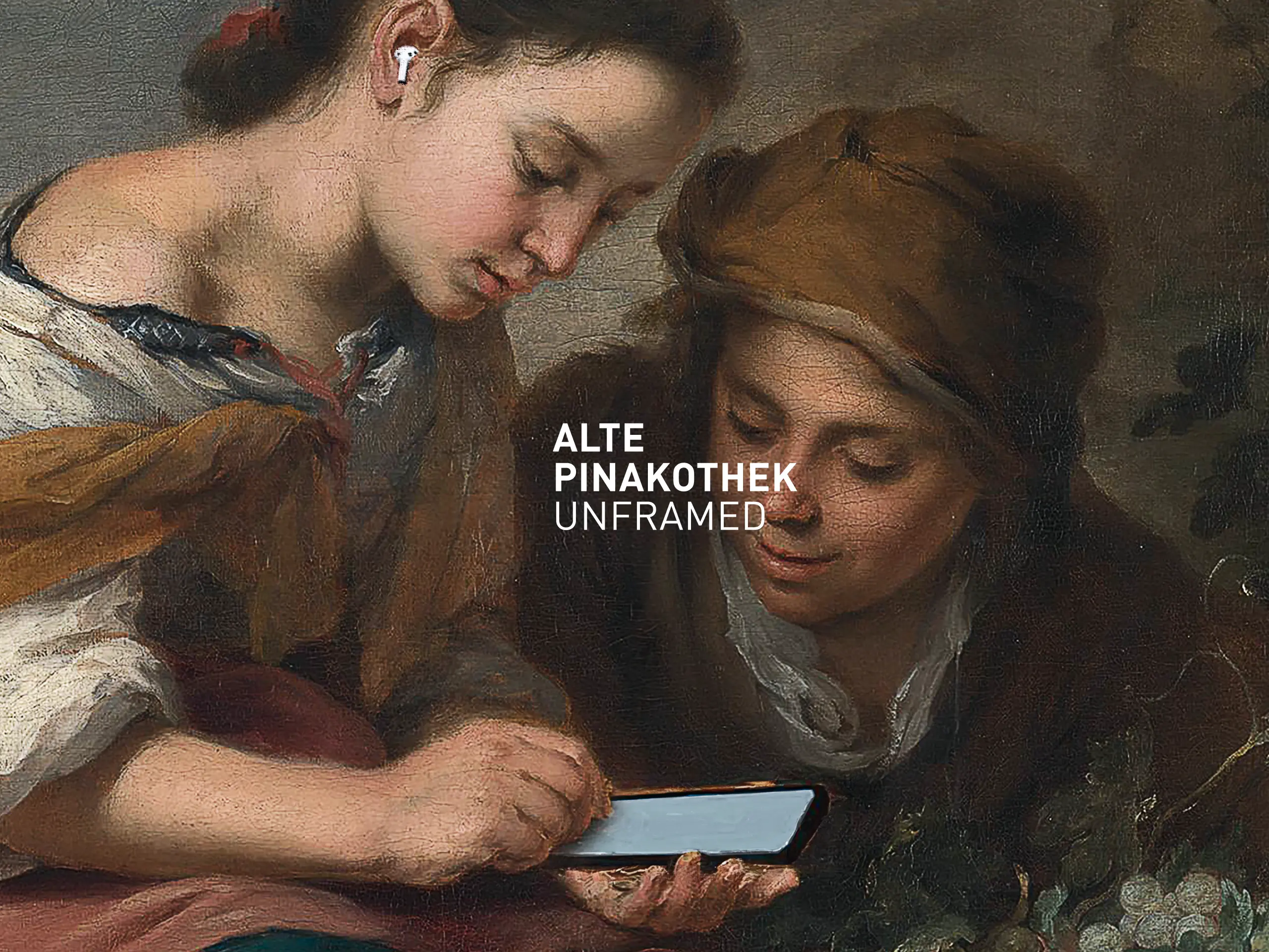Smartphone auf Steinfliesen mit Startscreen „Alte Pinakothek Unframed“ und Raffaels „Madonna Tempi“; Logo der Bayerischen Staatsgemäldesammlungen unten links.