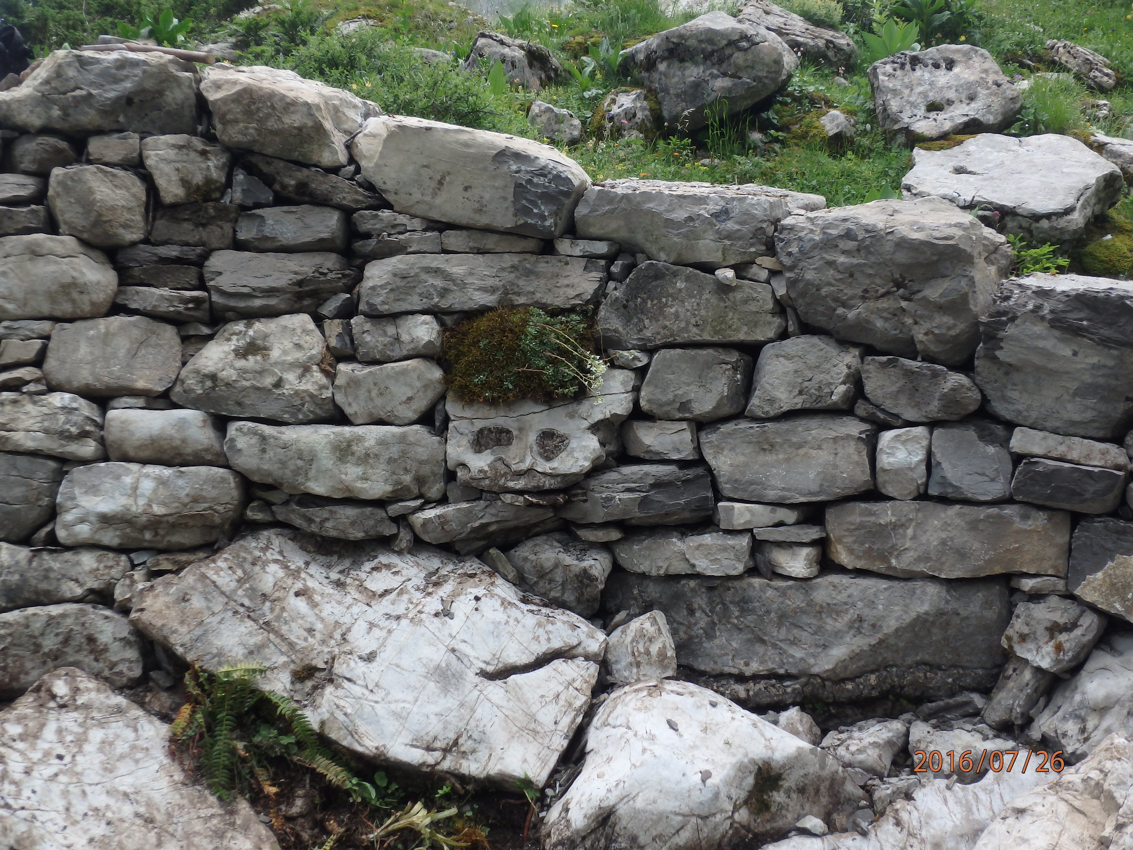 Bauregeln Trockenmauern Schwere Decksteine oben